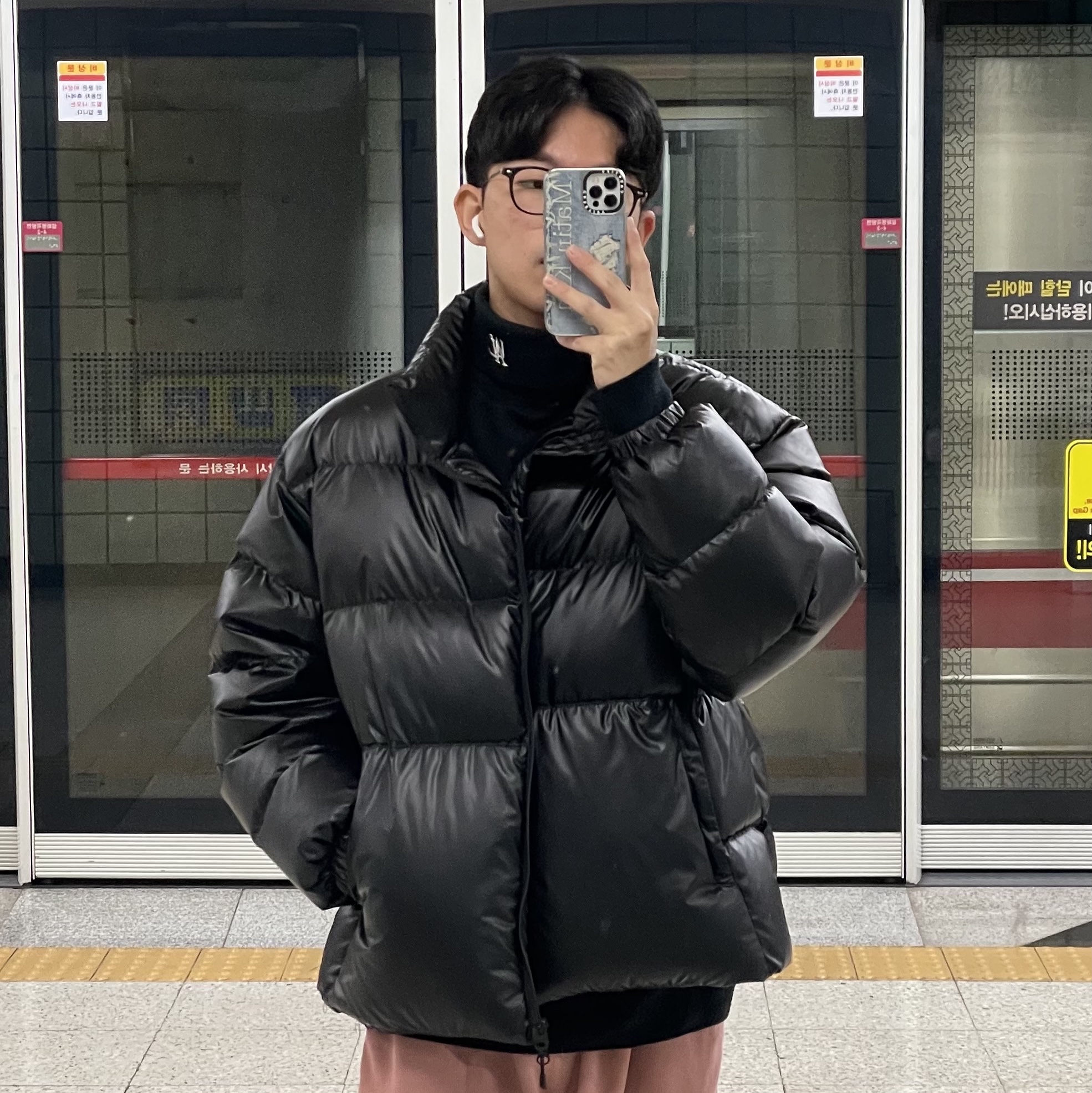 Casetify x Matin Kim iPhone Destroyed Denim Magsafe Mirror Case Silver 착용 스타일