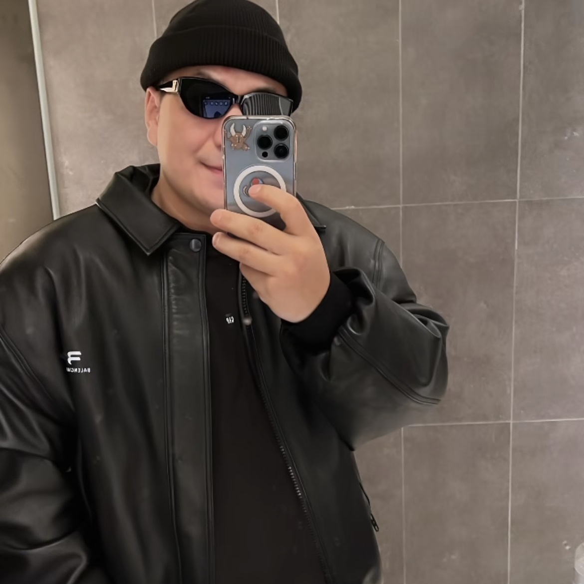 Balenciaga Sporty B Taxi Blouson Black 착용 스타일