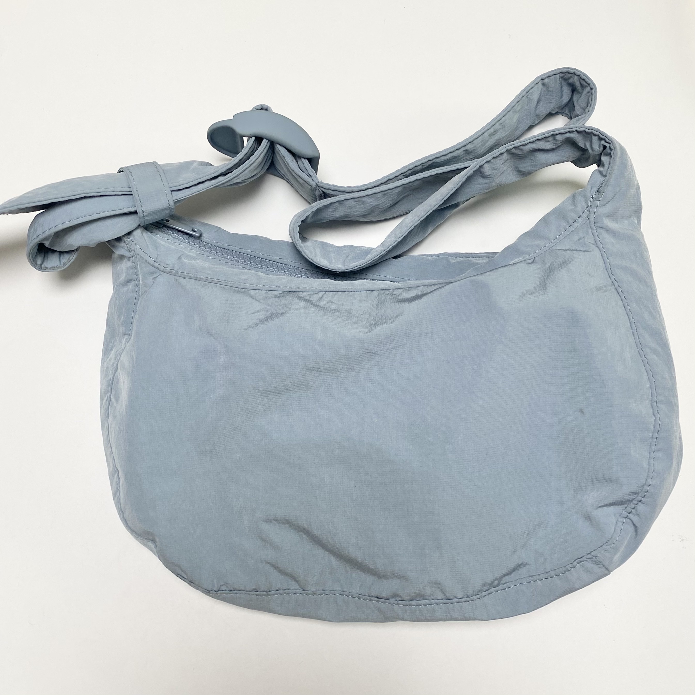 COS Nylon Crossbody Saddle Bag Blue 착용 스타일