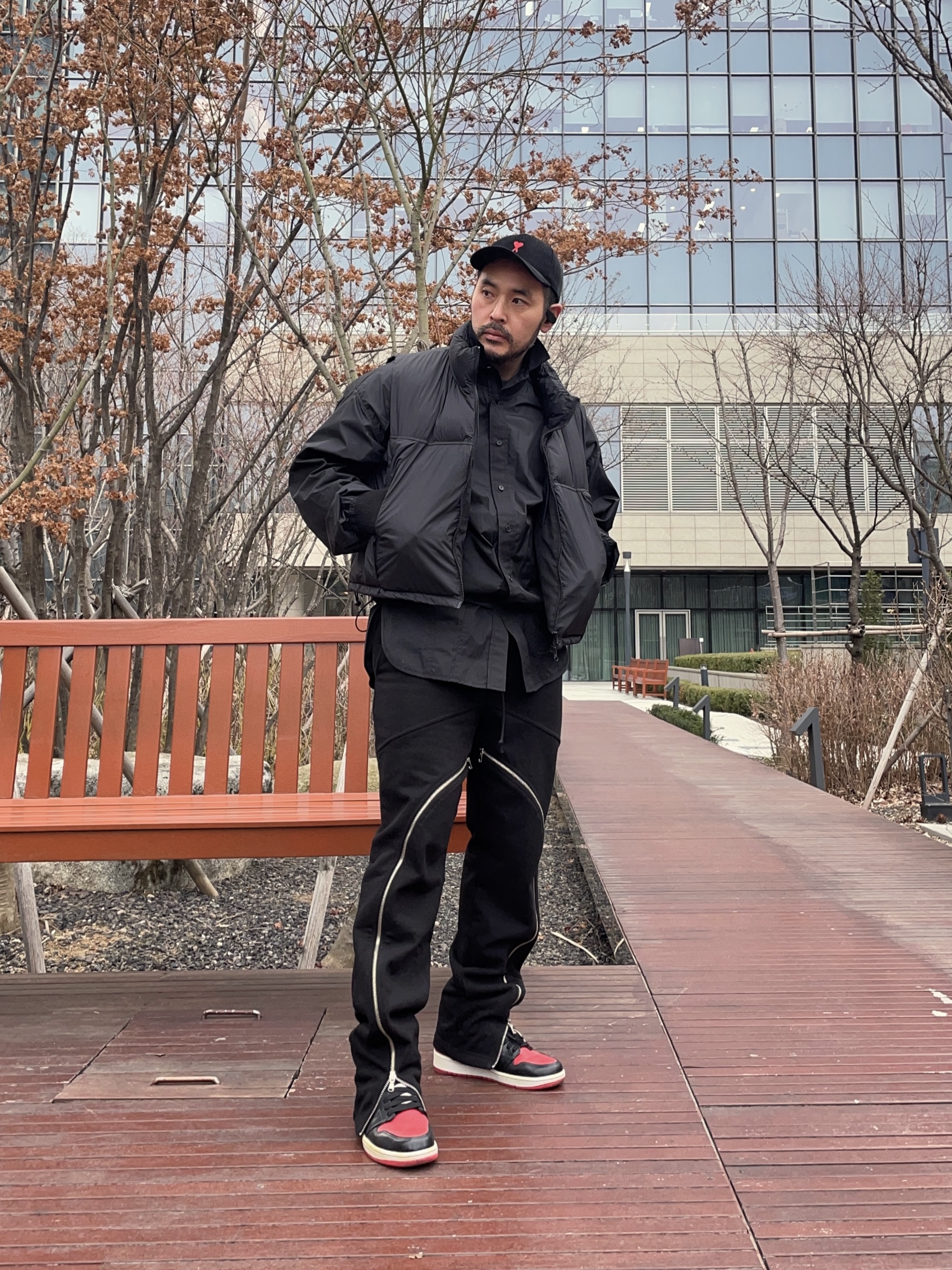 Jordan 1 Retro High OG Heritage, [KREAM 단독] ADSB Andersson Bell Raptor Layered Cargo Pants Indigo Green 착용 스타일 - 4