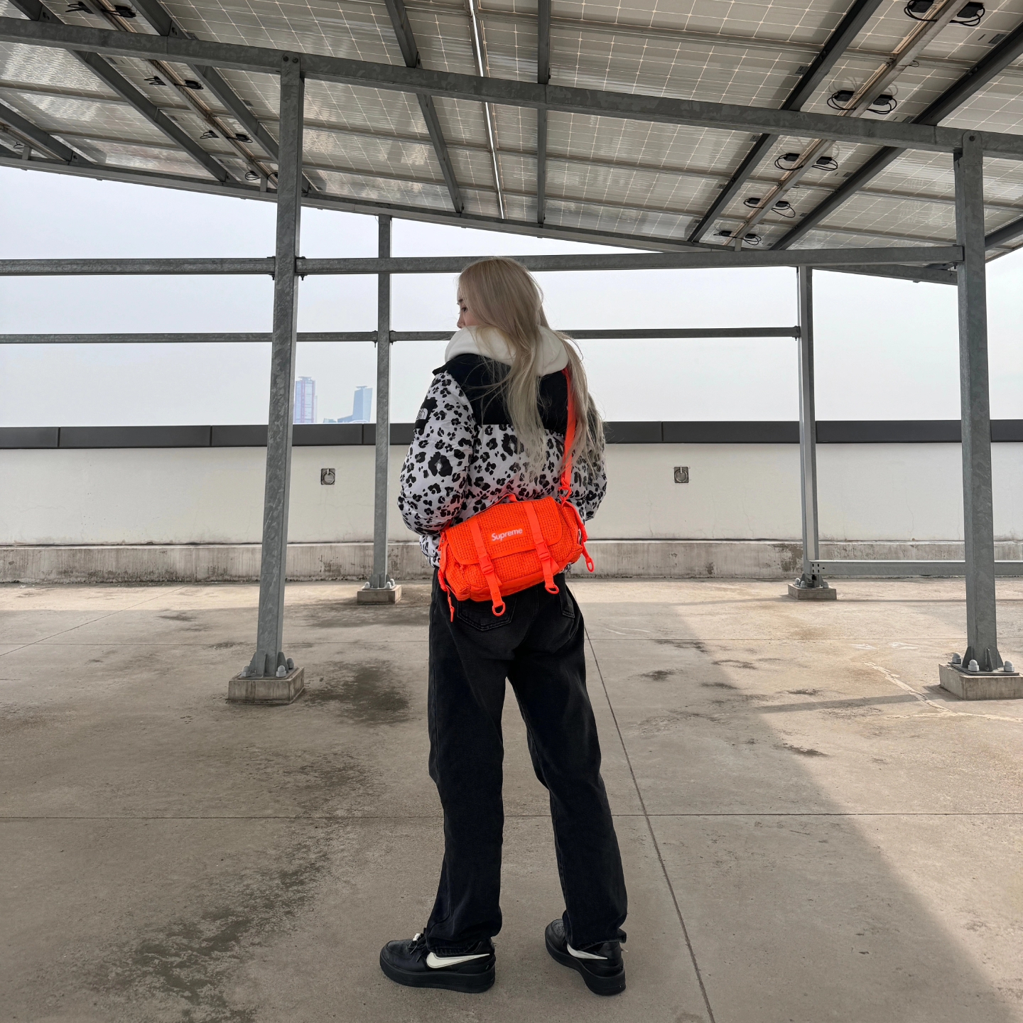 Nike x Ambush Air Force 1 Low SP Black, Supreme Mini Duffle Bag Orange - 24SS 착용 스타일 - 3