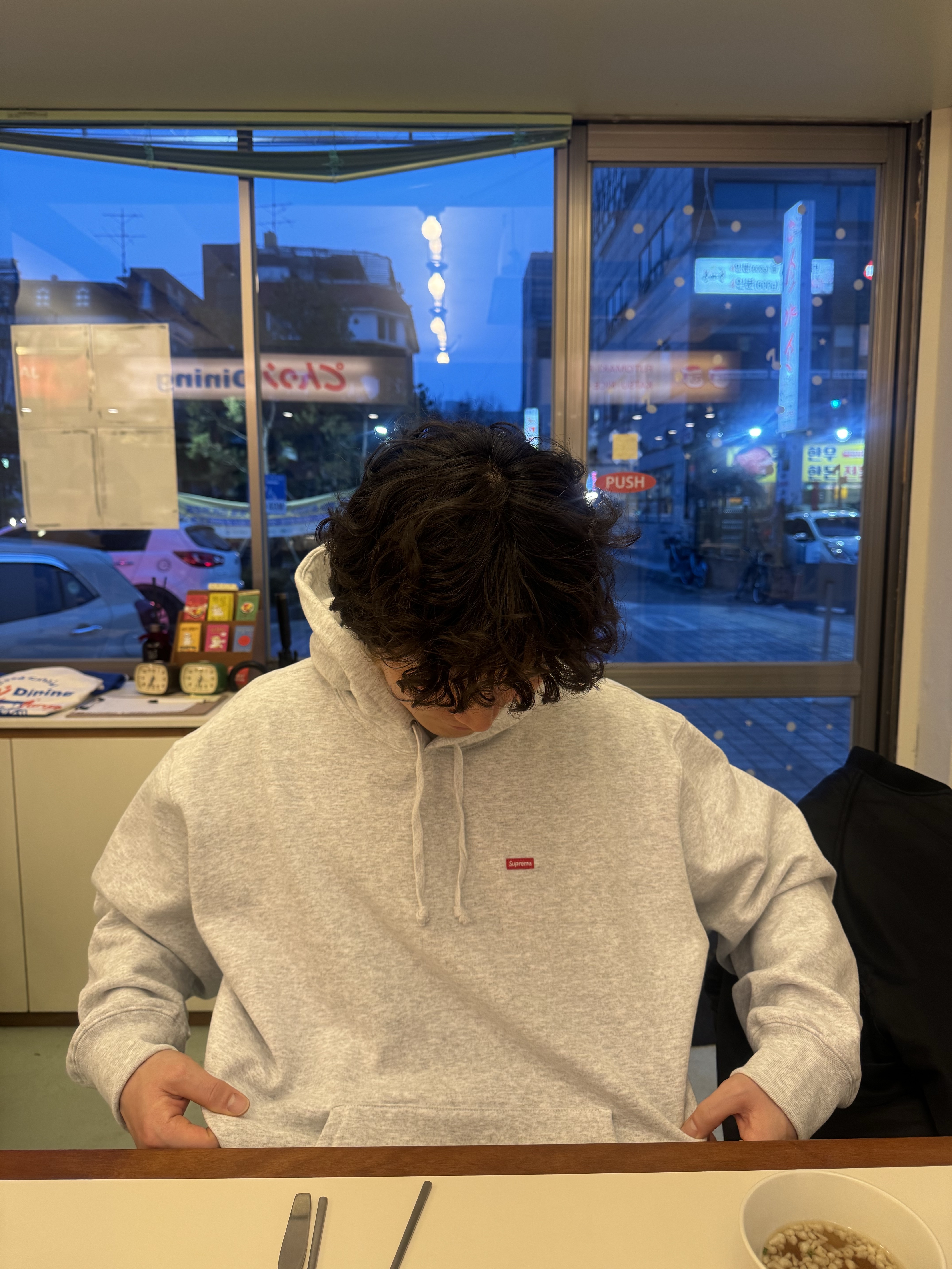 Supreme Small Box Hooded Sweatshirt Ash Grey - 24SS 착용 스타일 - 3