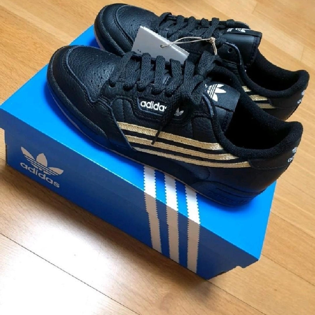 Adidas Continental 80 Core Black Gold Metallic 착용 스타일