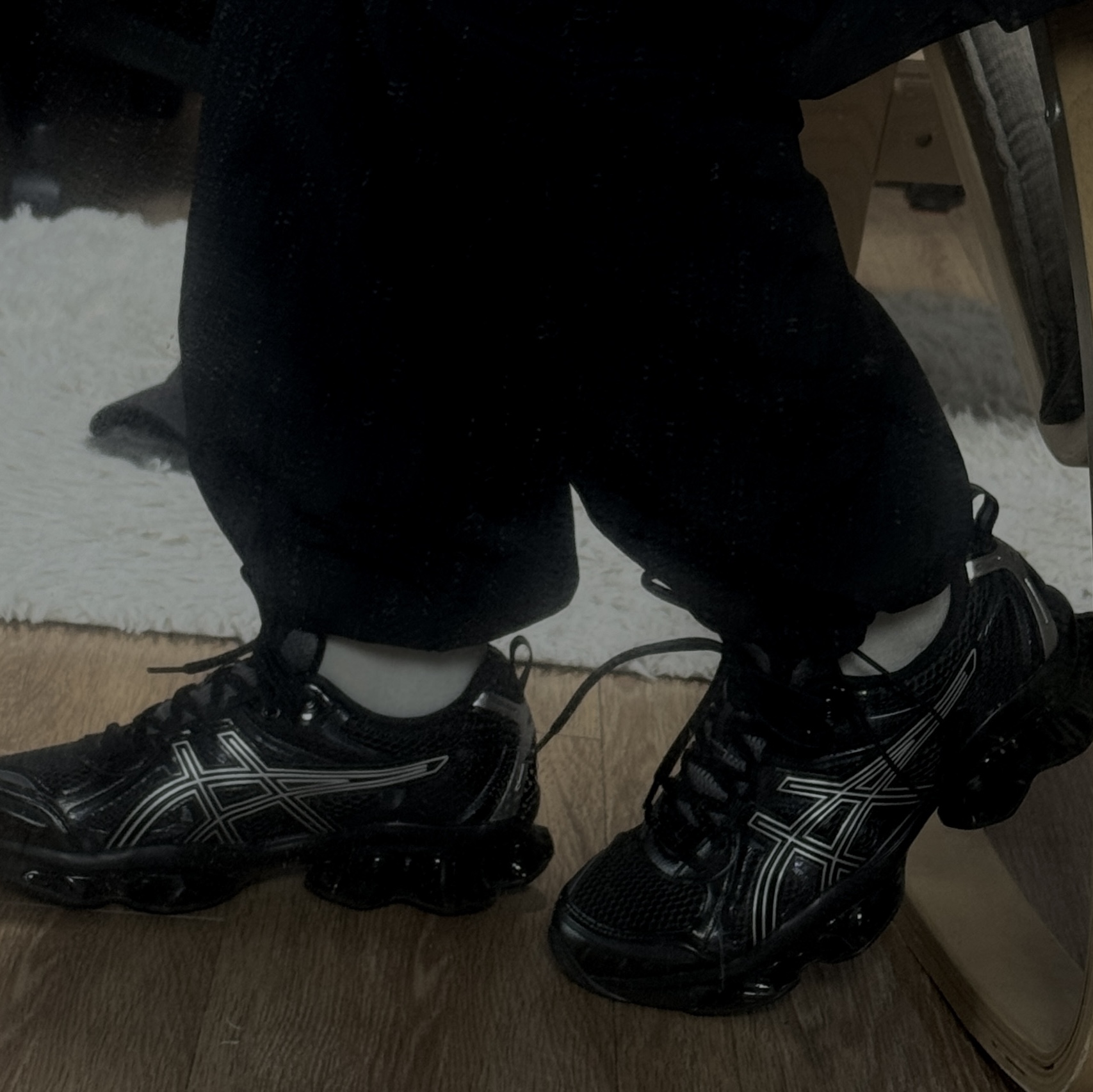 Asics Gel-Quantum Kinetic Graphite Grey Black 착용 스타일