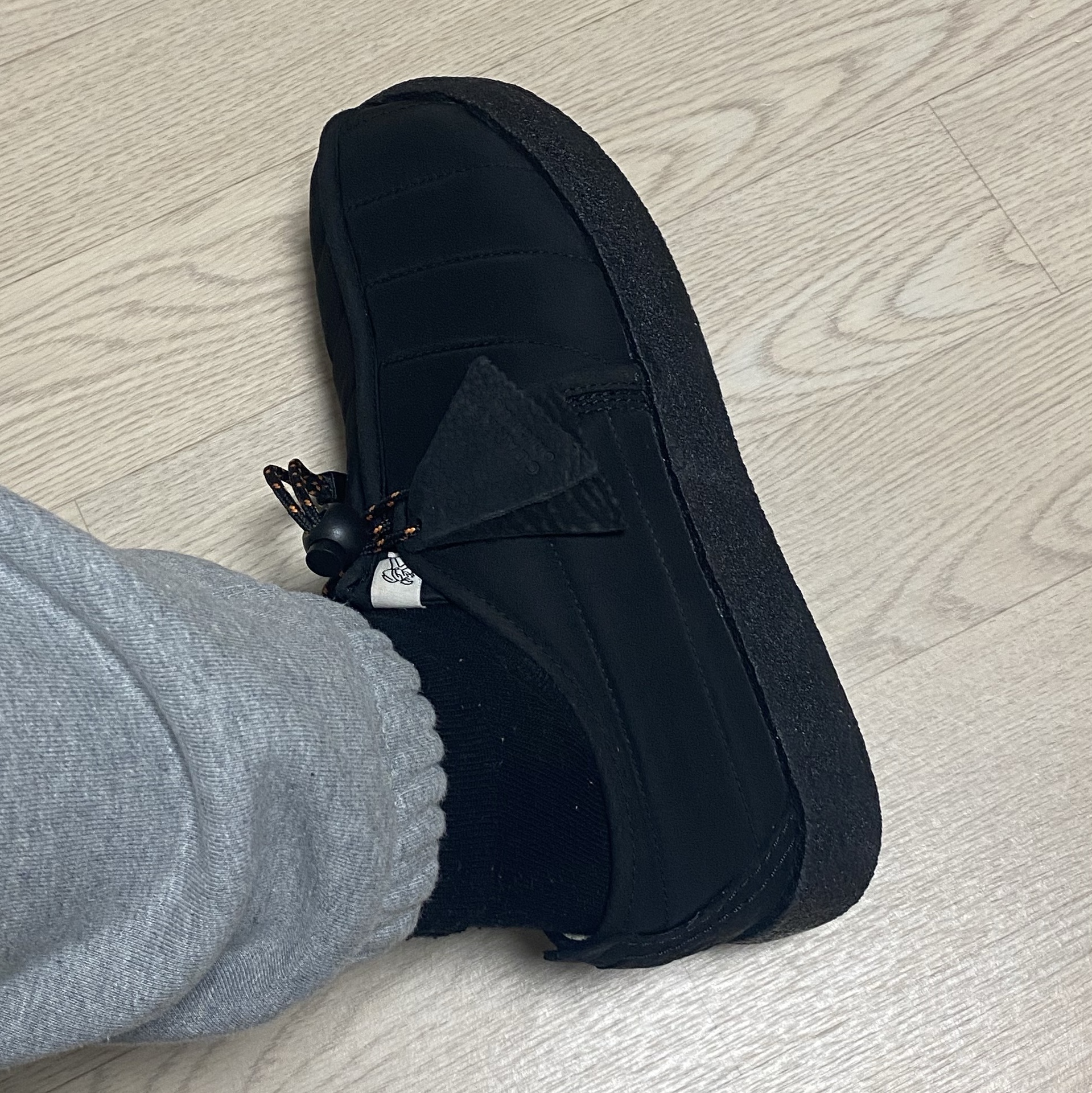 Clarks Trek Cup Quilted Black 착용 스타일 - 3