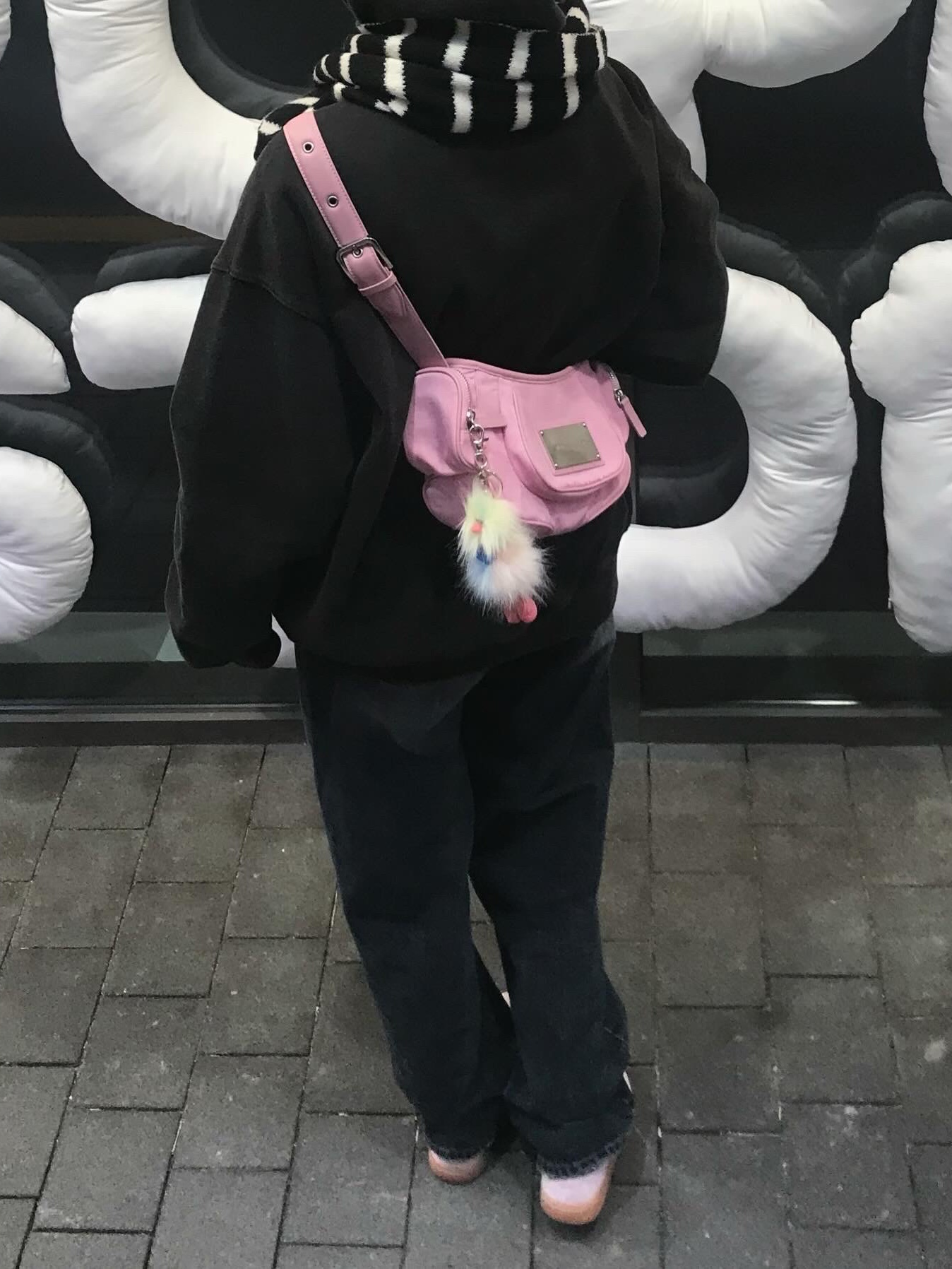 Matin Kim Madeleine Round Bag Pink, (W) Adidas Spezial Handball Clear Pink 착용 스타일 - 2