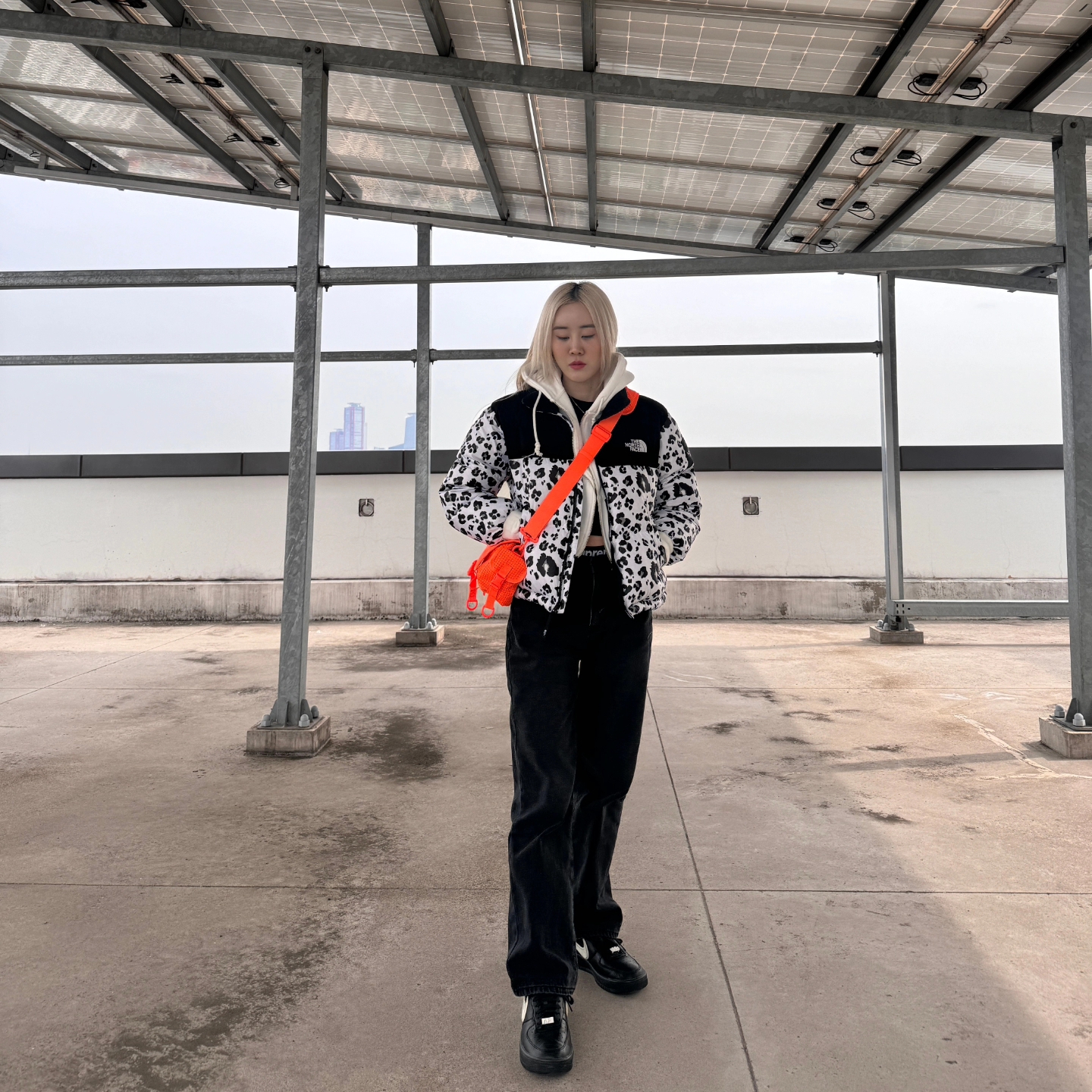 Nike x Ambush Air Force 1 Low SP Black, Supreme Mini Duffle Bag Orange - 24SS 착용 스타일 - 1