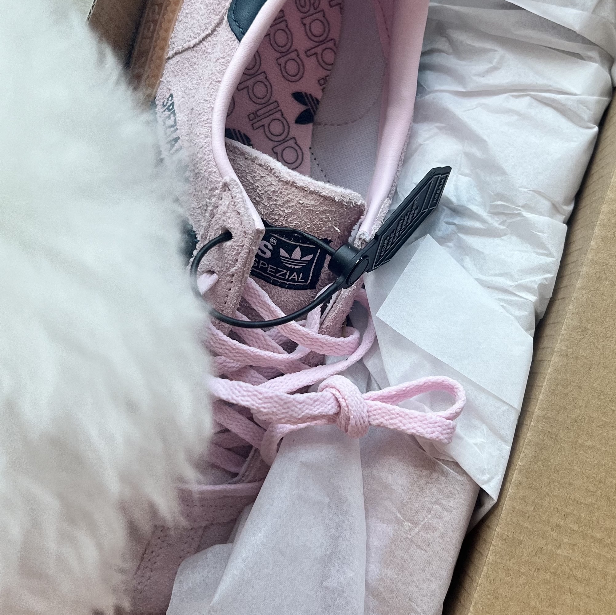 (W) Adidas Spezial Handball Clear Pink 착용 스타일