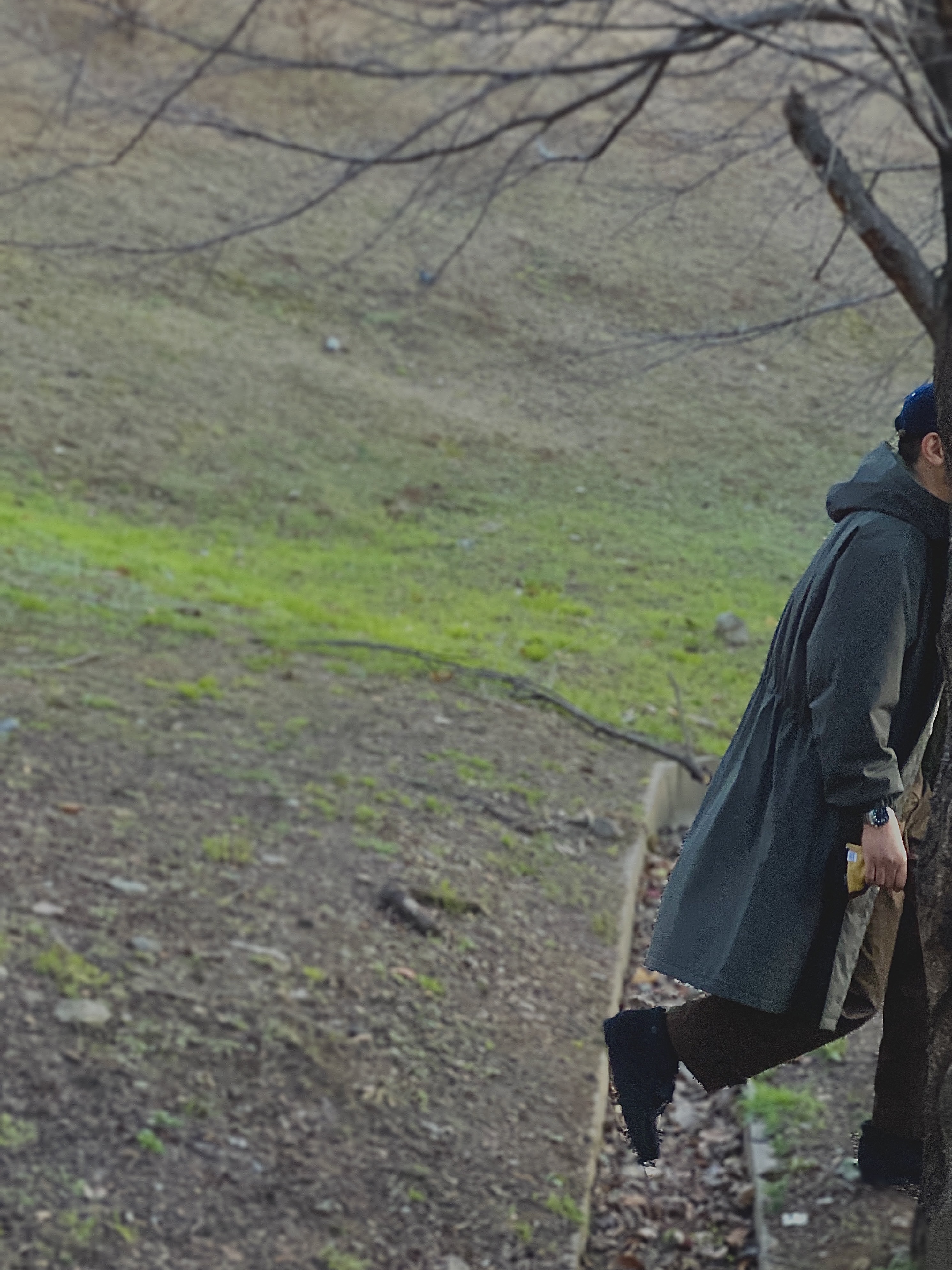 Uniqlo x Engineered Garments Pufftech Hooded Coat Dark Green, Clarks x Beams Wallabee Boots GTX Navy Suede 착용 스타일 - 7