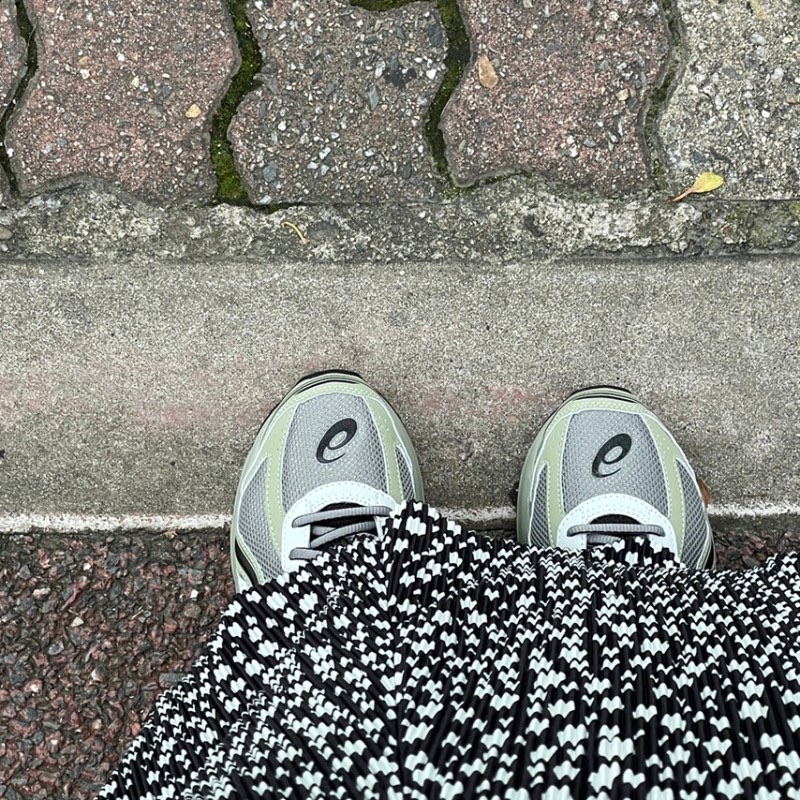 Asics Jog 100 S Sheet Rock - 2E Wide 착용 스타일 - 1