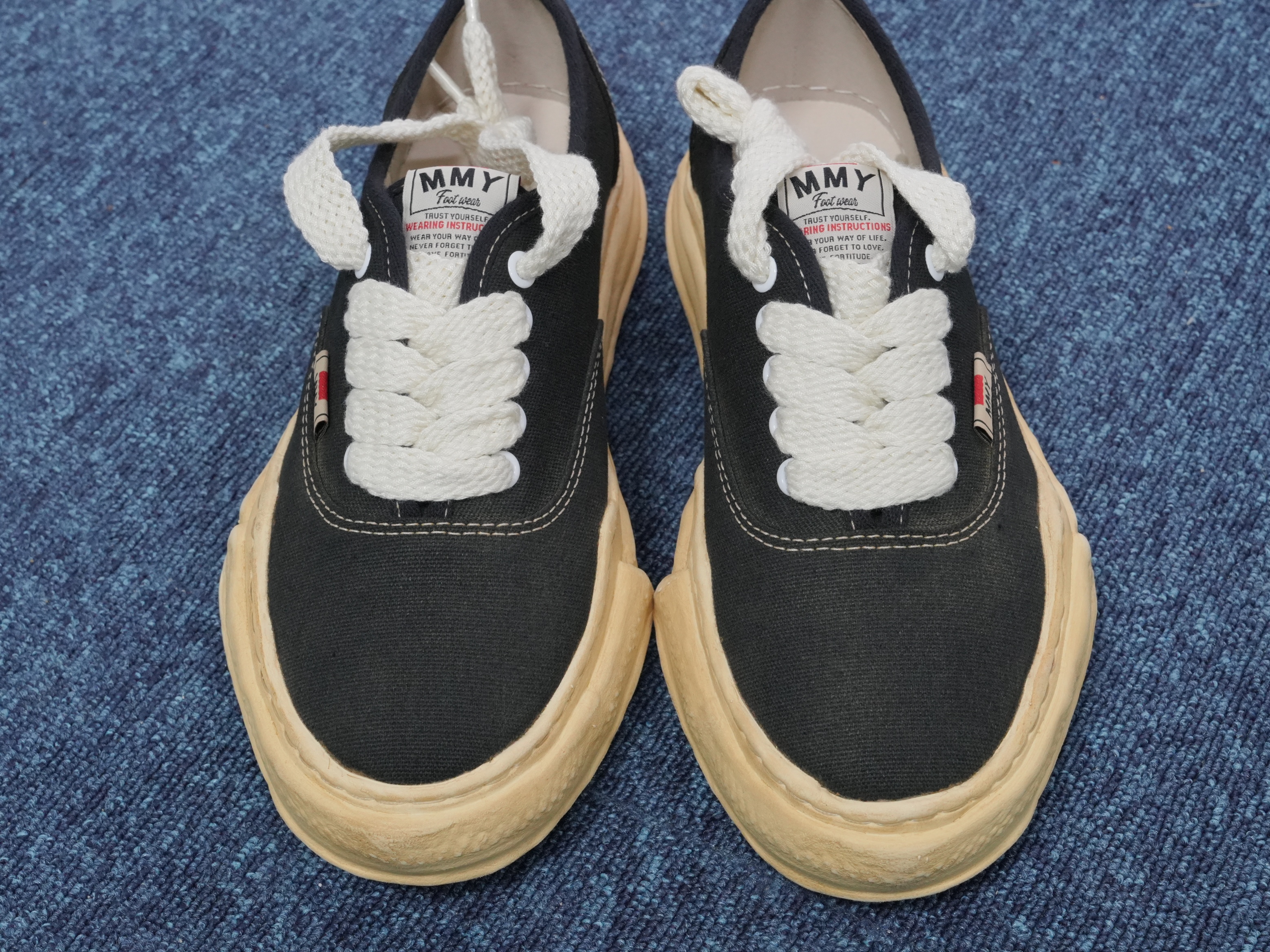 Maison Mihara Yasuhiro Baker OG Sole OD Canvas Low-top Sneakers Black 착용 스타일 - 1