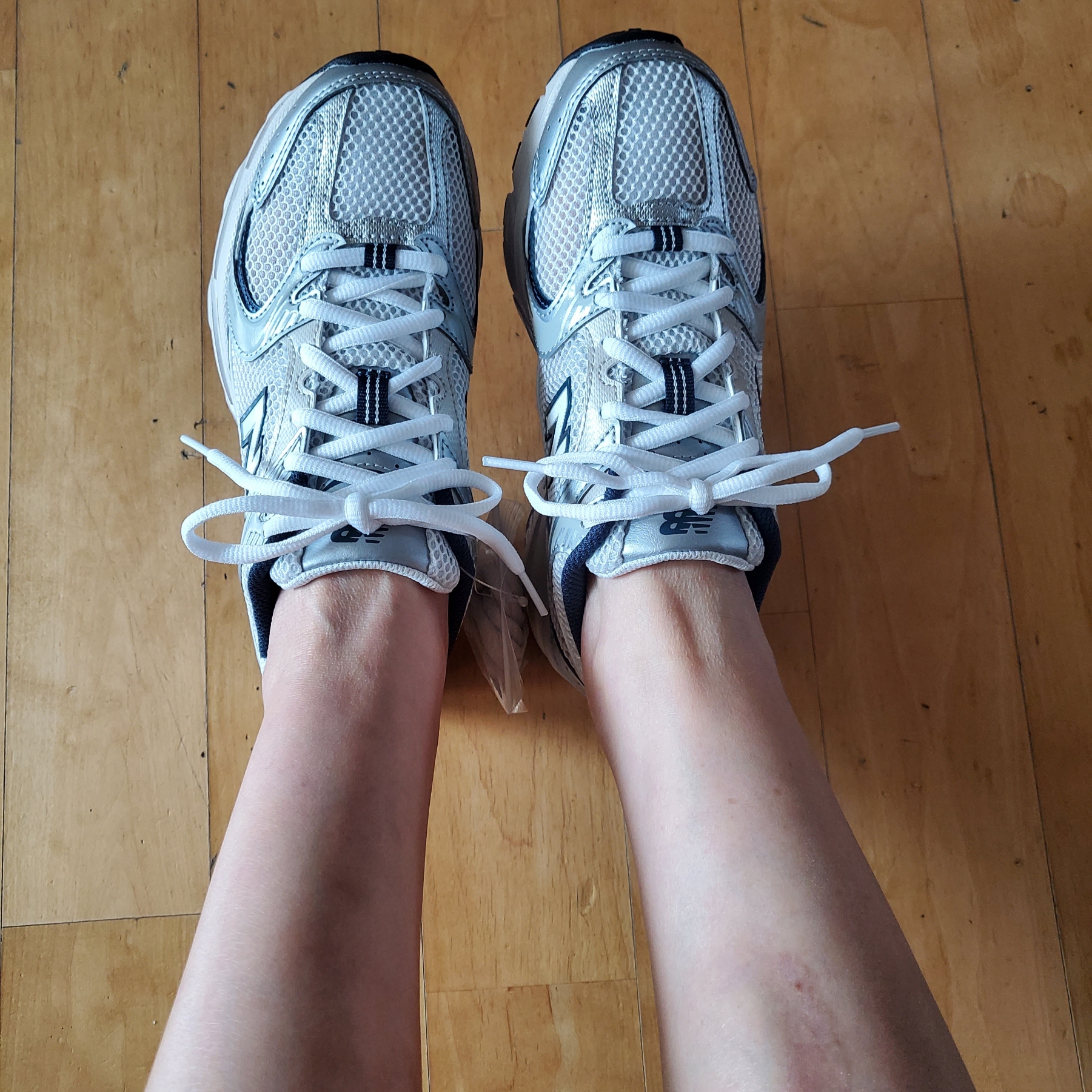 New Balance 530 Steel Grey 착용 스타일 - 2