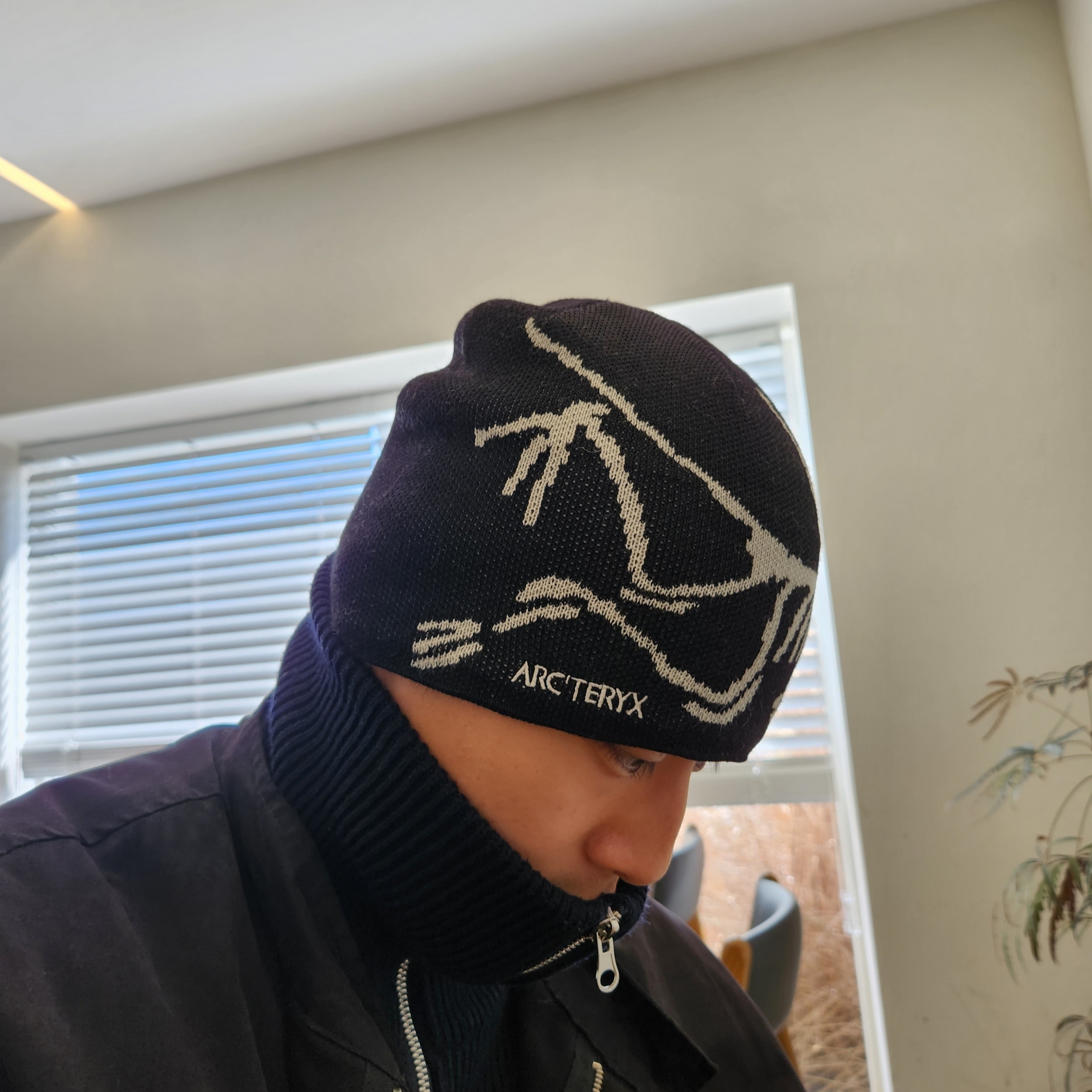 Arc'teryx Bird Head Toque Orca 착용 스타일