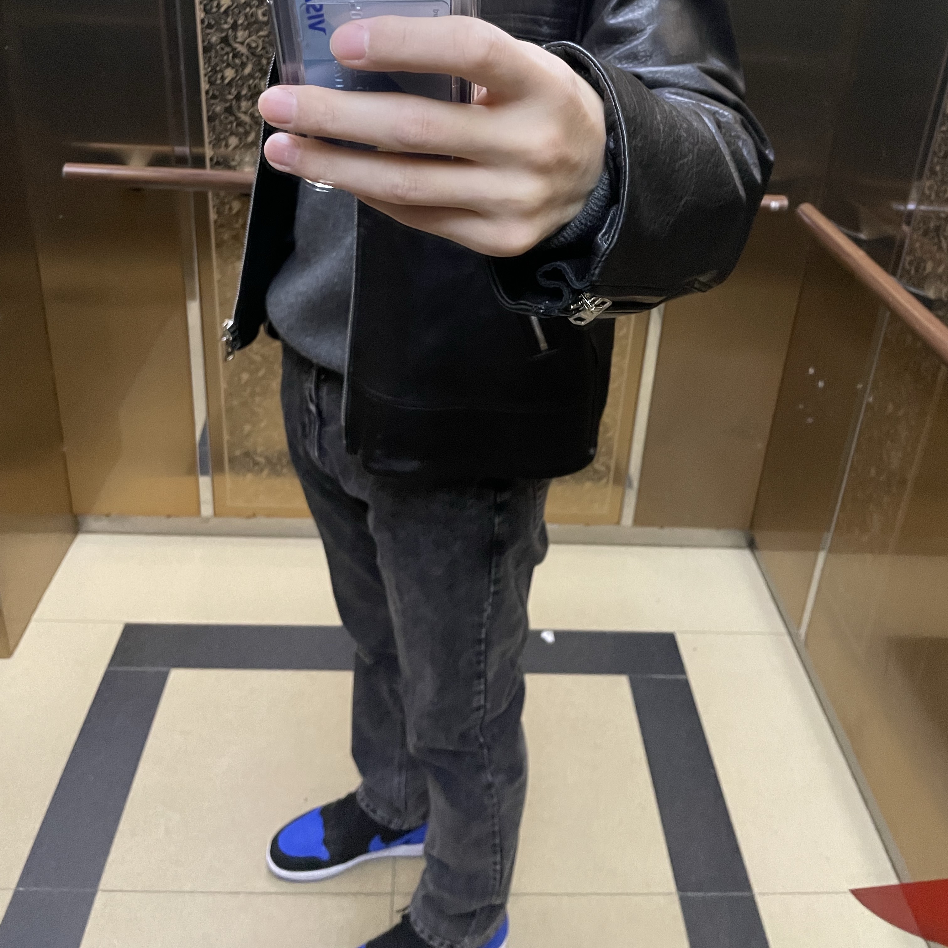 Jordan 1 Retro High OG Royal Reimagined 착용 스타일 - 2