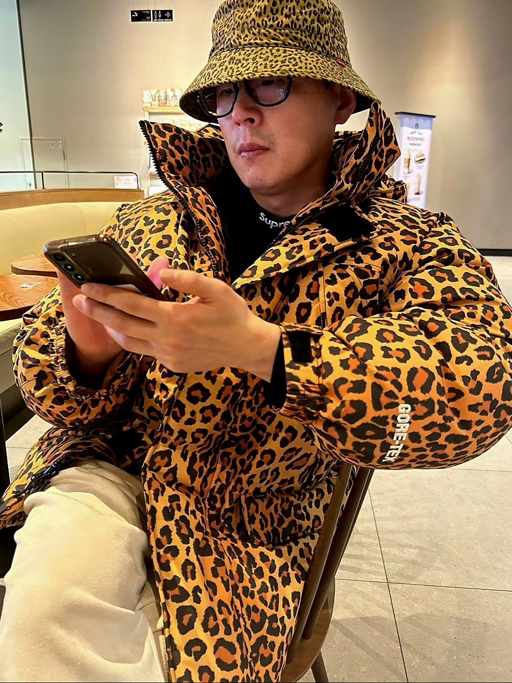 Supreme Gore-Tex 700-Fill Down Parka Leopard - 20FW, Maison Mihara Yasuhiro Peterson OG Sole Calf Hair Low-top Sneakers Leopard 착용 스타일 - 3