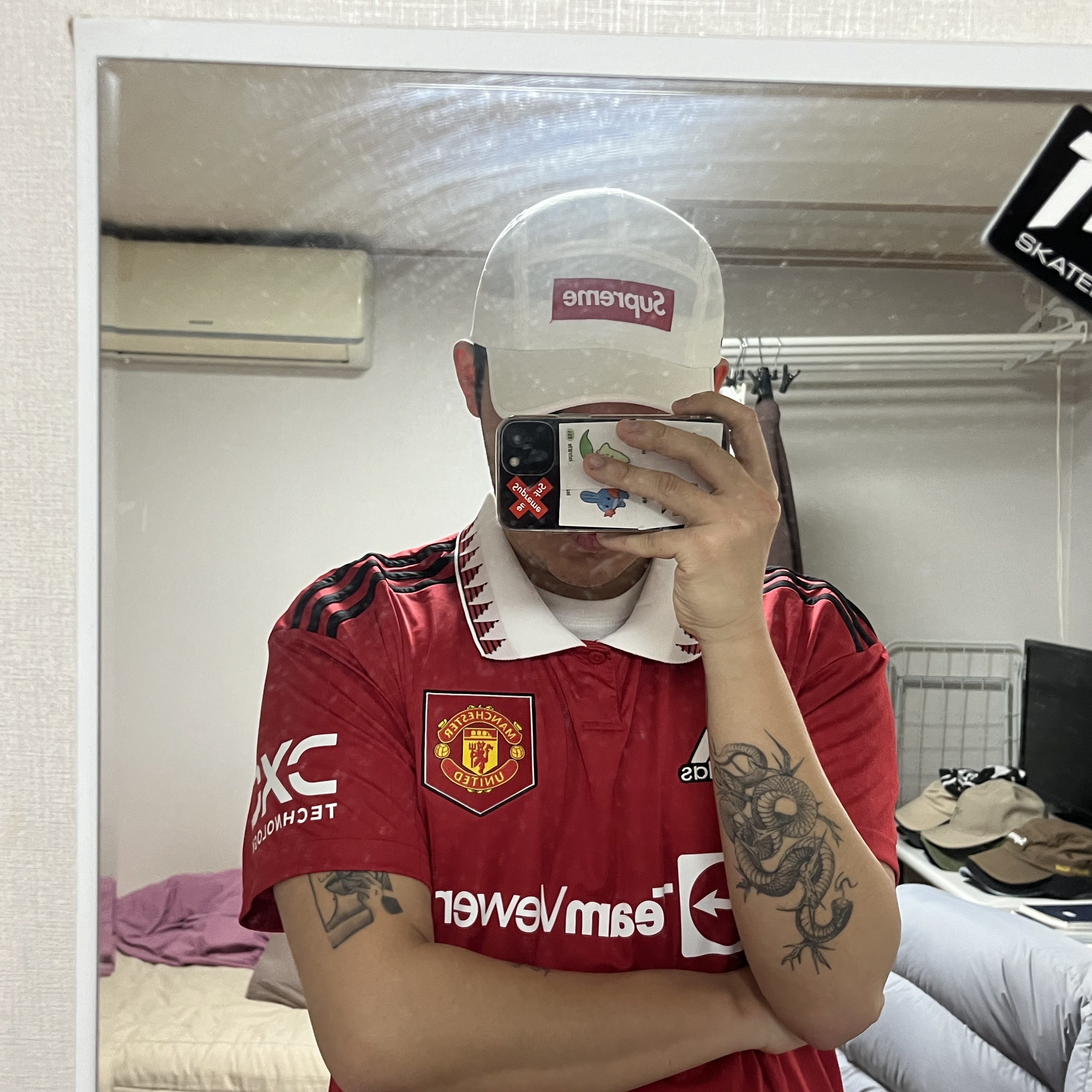 Adidas Manchester United 2022/23 Home Jersey Real Red - US Sizing (Non Marking Ver.), Supreme Glitter Cordura Camp Cap White - 23SS 착용 스타일