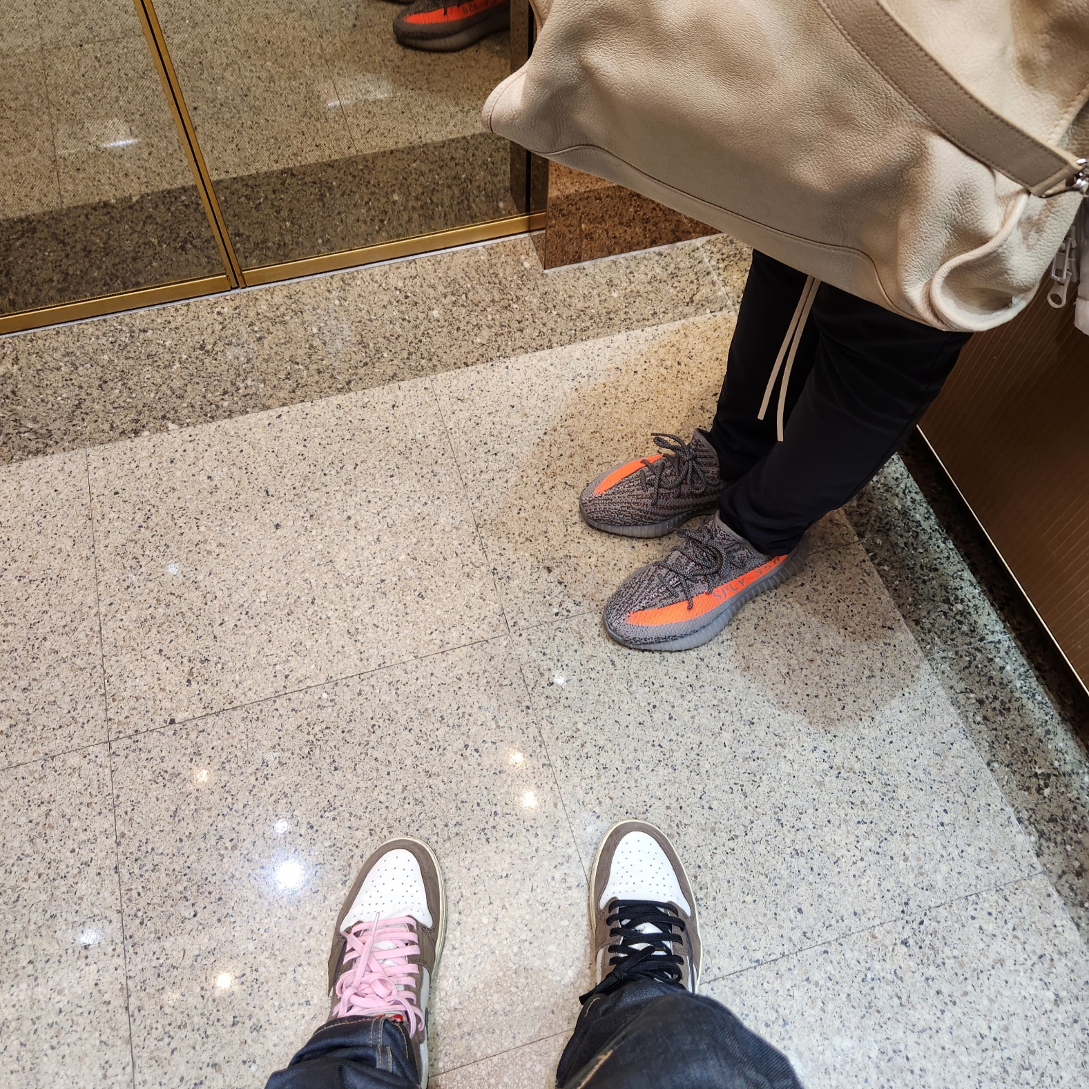 Adidas Yeezy Boost 350 V2 Beluga - Reflective 착용 스타일 - 1