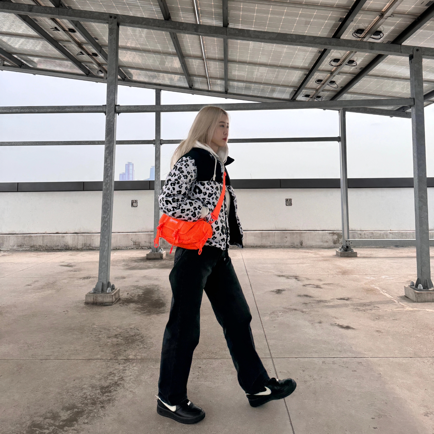 Nike x Ambush Air Force 1 Low SP Black, Supreme Mini Duffle Bag Orange - 24SS 착용 스타일 - 2