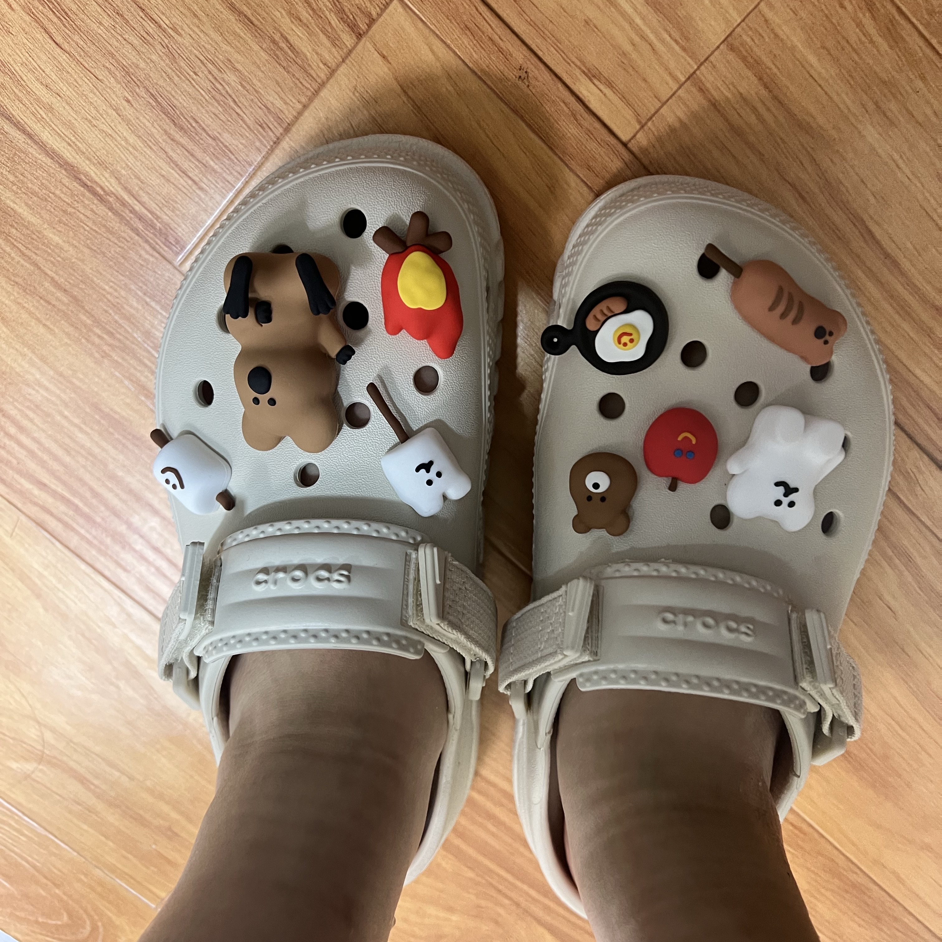 Crocs Duet Max II Clog Stucco 착용 스타일