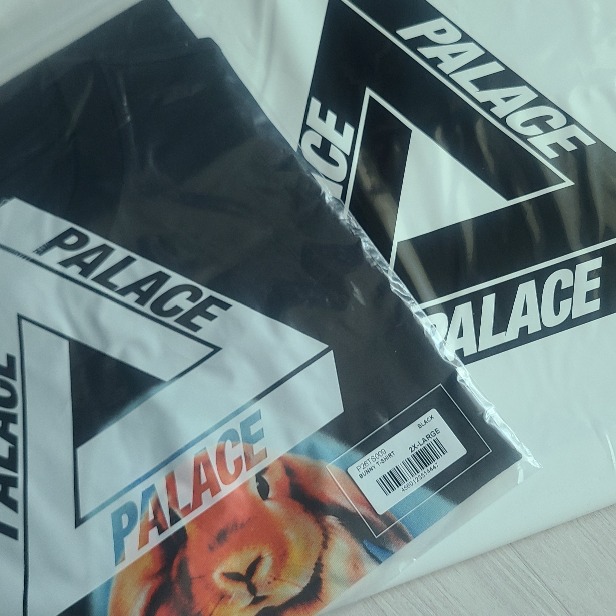 Palace Bunny T-Shirt Black - 24SS 착용 스타일