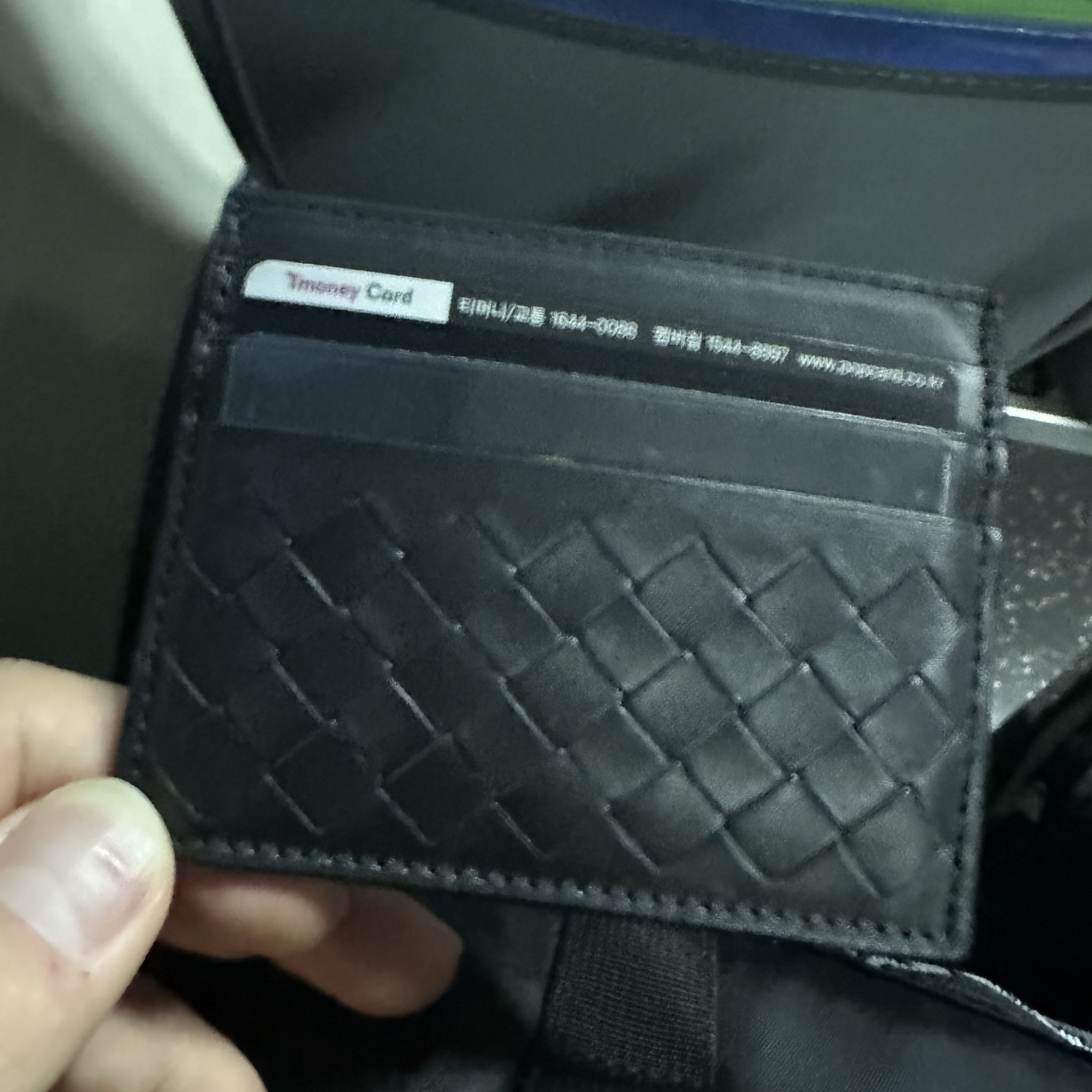 Bottega Veneta Credit Card Case Black 착용 스타일