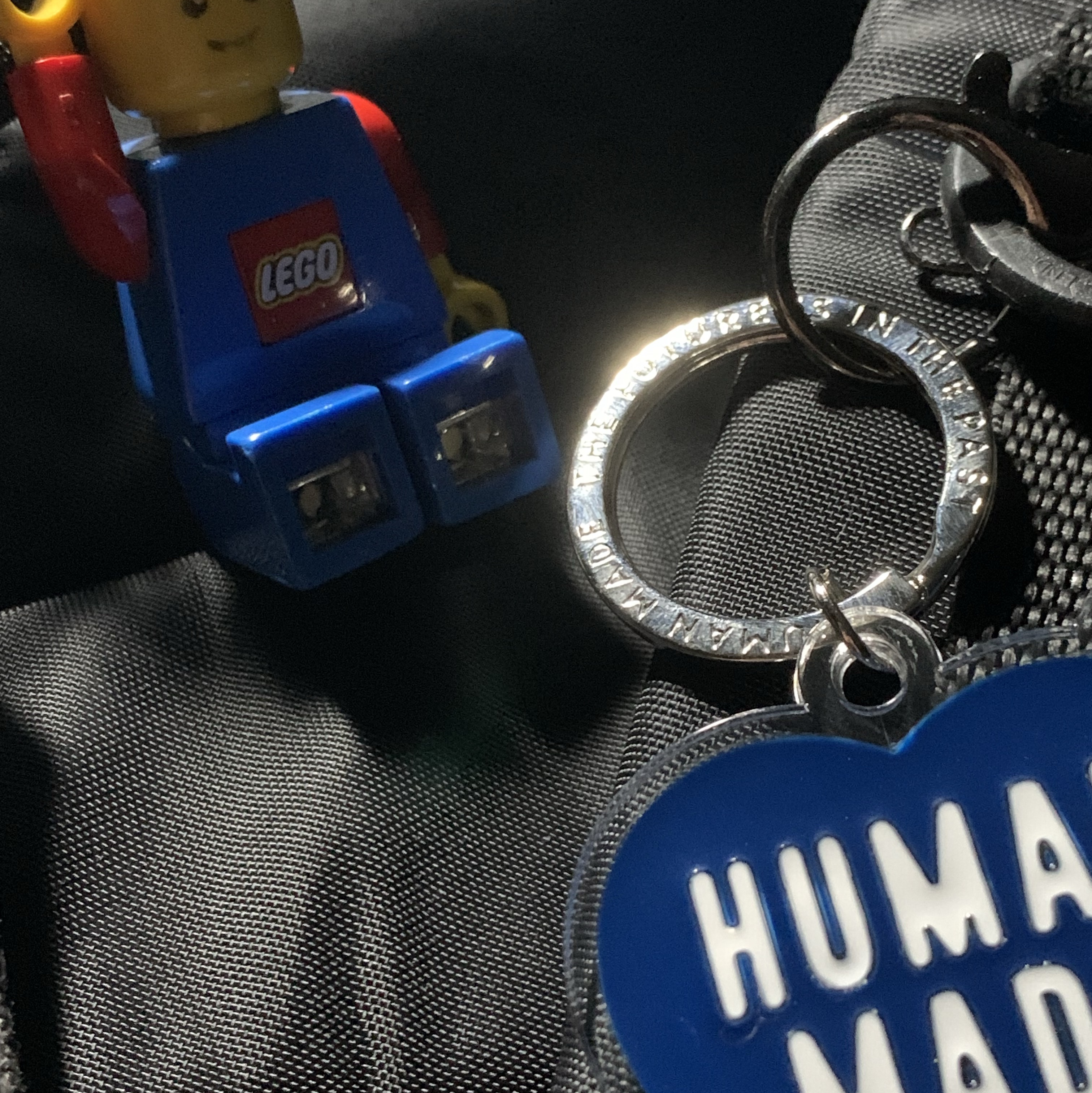 Human Made Heart Keyring Navy 착용 스타일 - 3