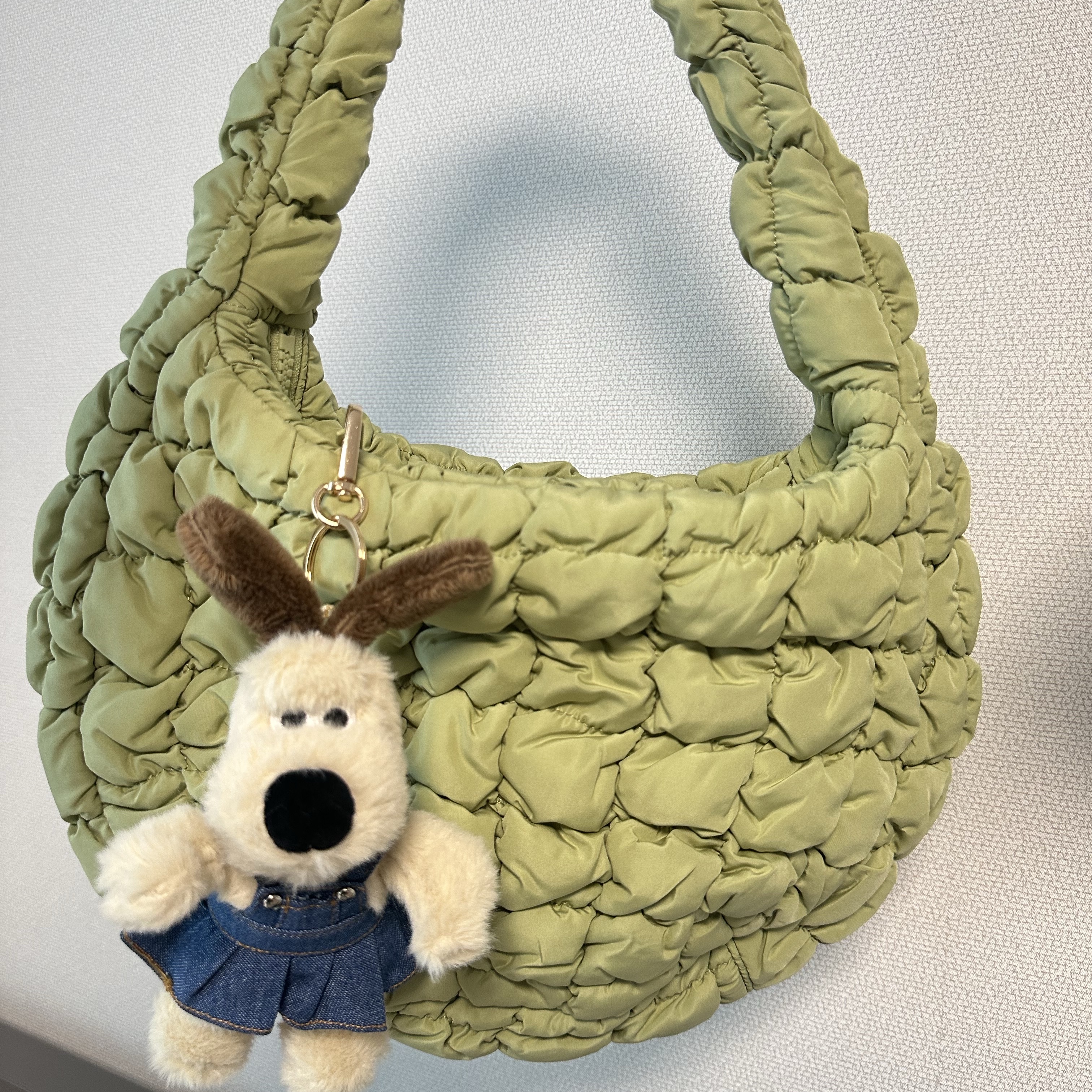COS Quilted Mini Bag Light Green 착용 스타일