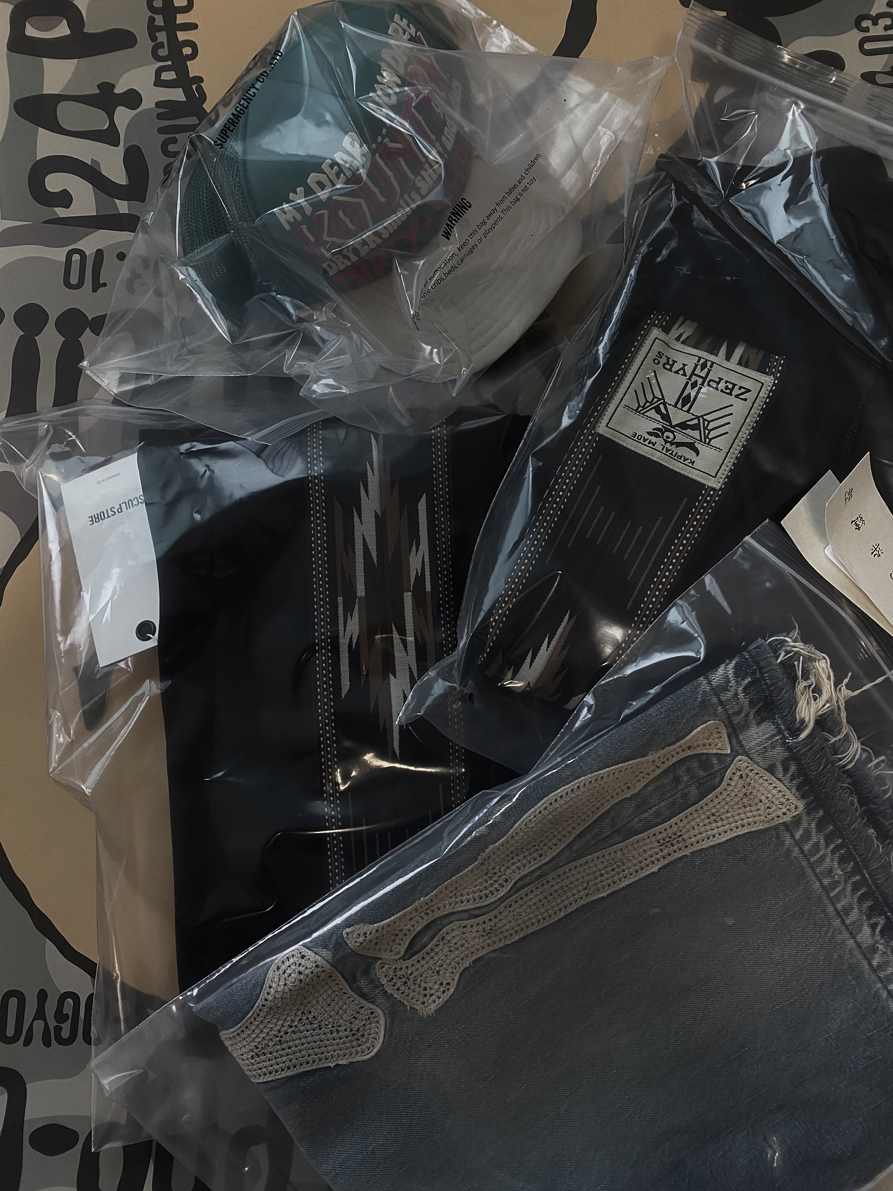 Kapital 14 oz. Denim 5P Monkey Cisco Gemstone Pants Indigo (Processing), Kapital 14 oz. Denim 5P Monkey Cisco Gemstone Pants Black 착용 스타일 - 2
