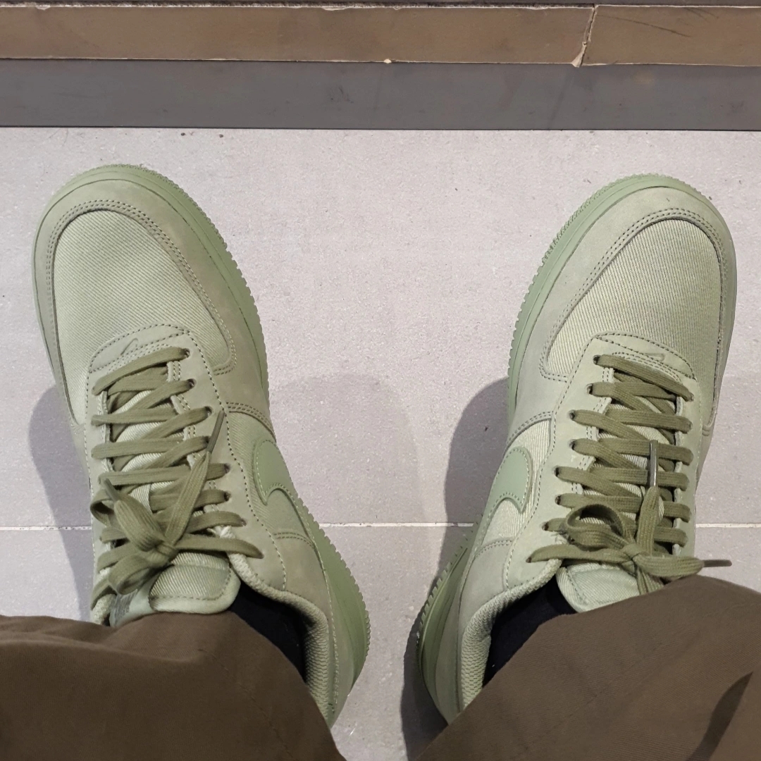 Nike Air Force 1 '07 LX Oil Green 착용 스타일