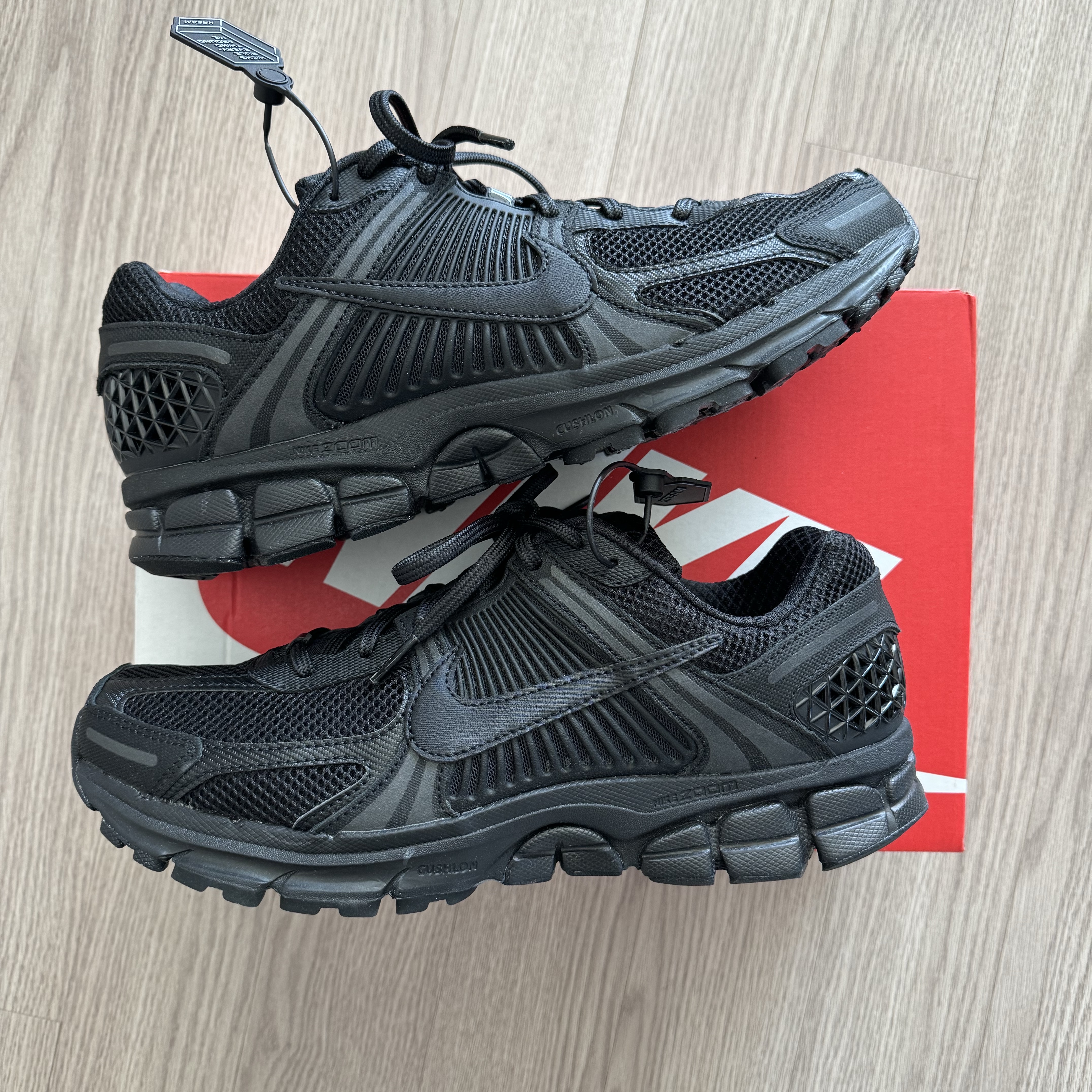 Nike Zoom Vomero 5 SP Black 착용 스타일