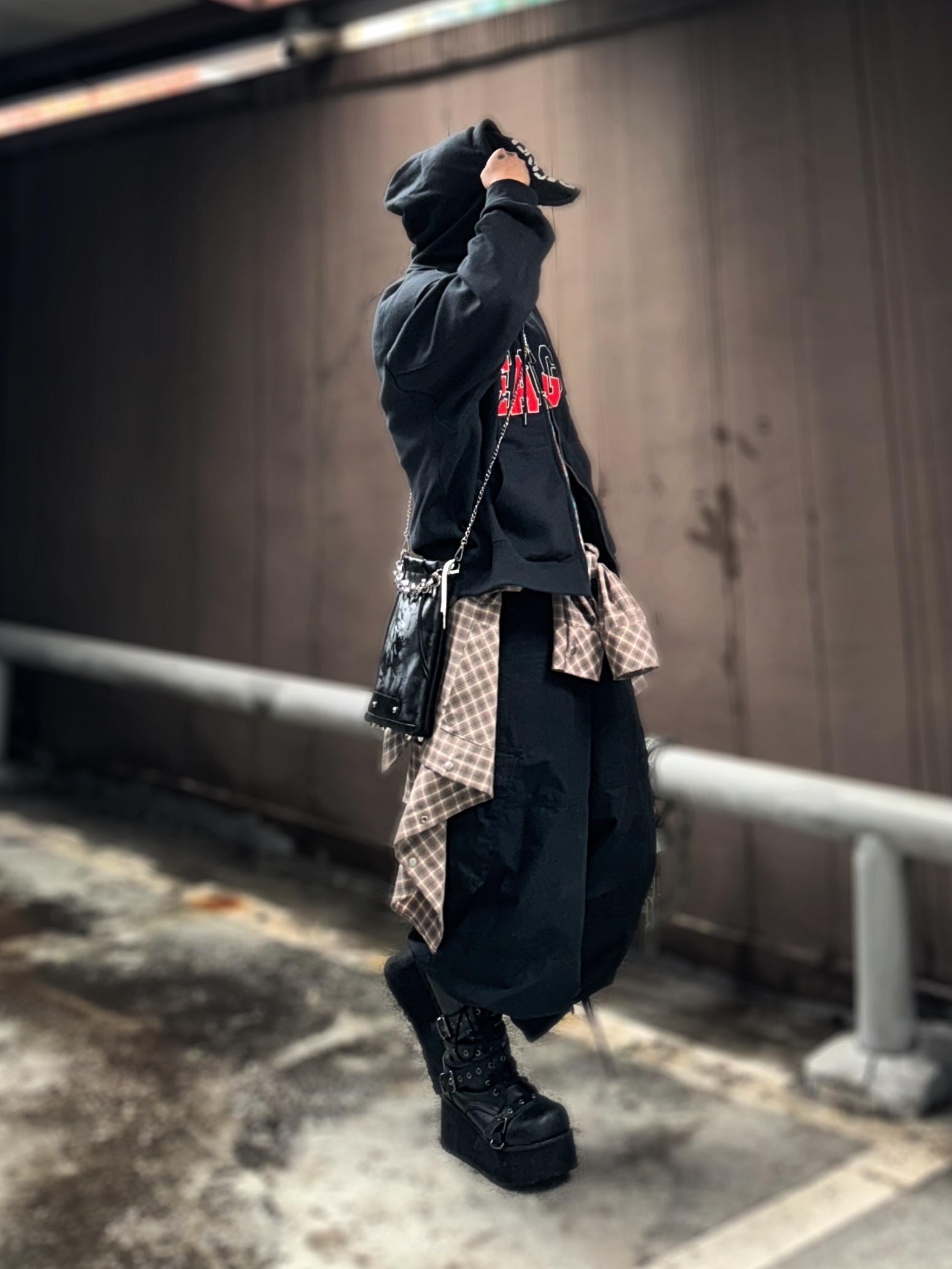 [KREAM 단독] Haleine Carpenter Pocket Check Shirts Peach Fuzz, Diesel C-Ewan Baseball Cap with Diesel Lettering Black 착용 스타일 - 1