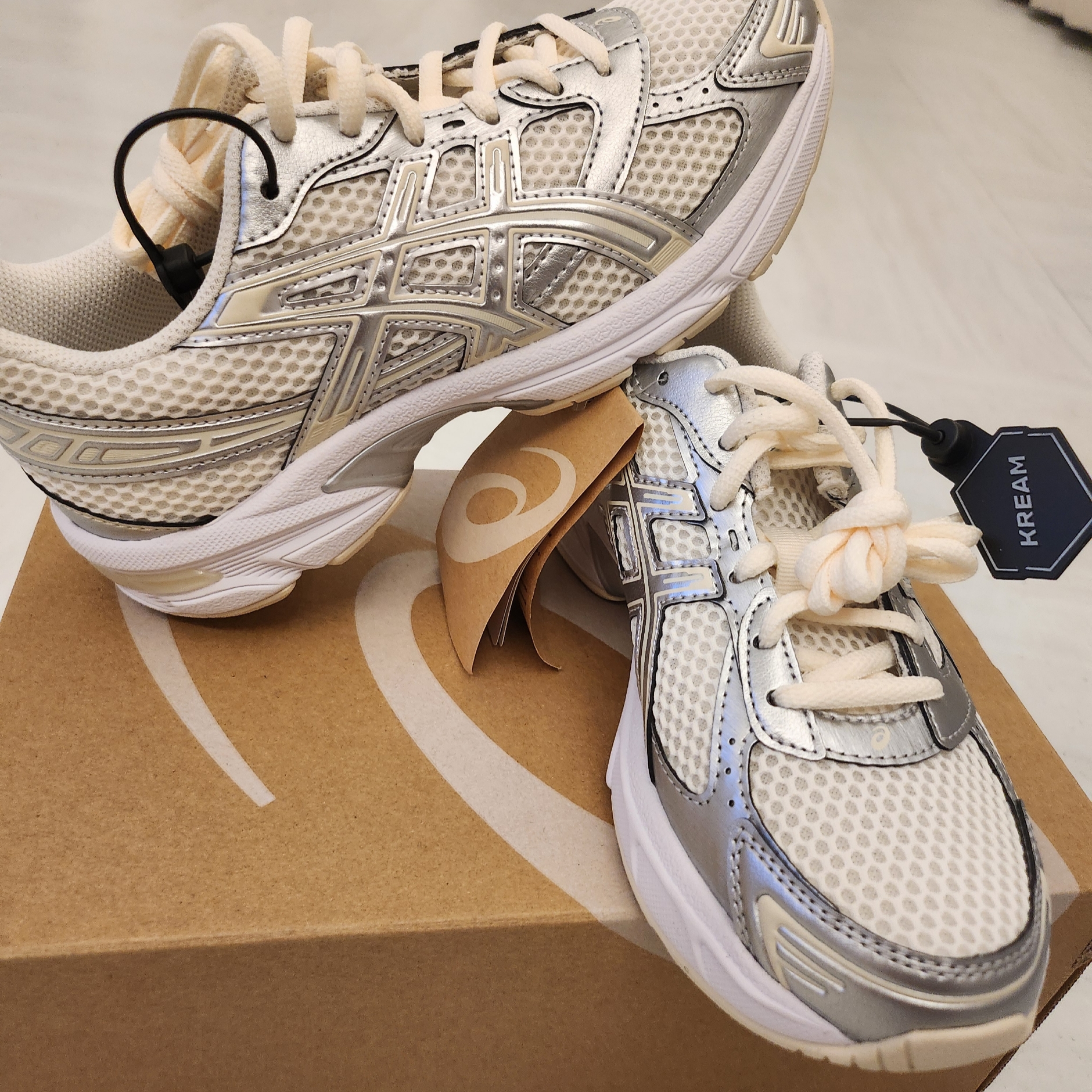 (W) Asics Gel-1130 Cream Pure Silver 착용 스타일 - 1