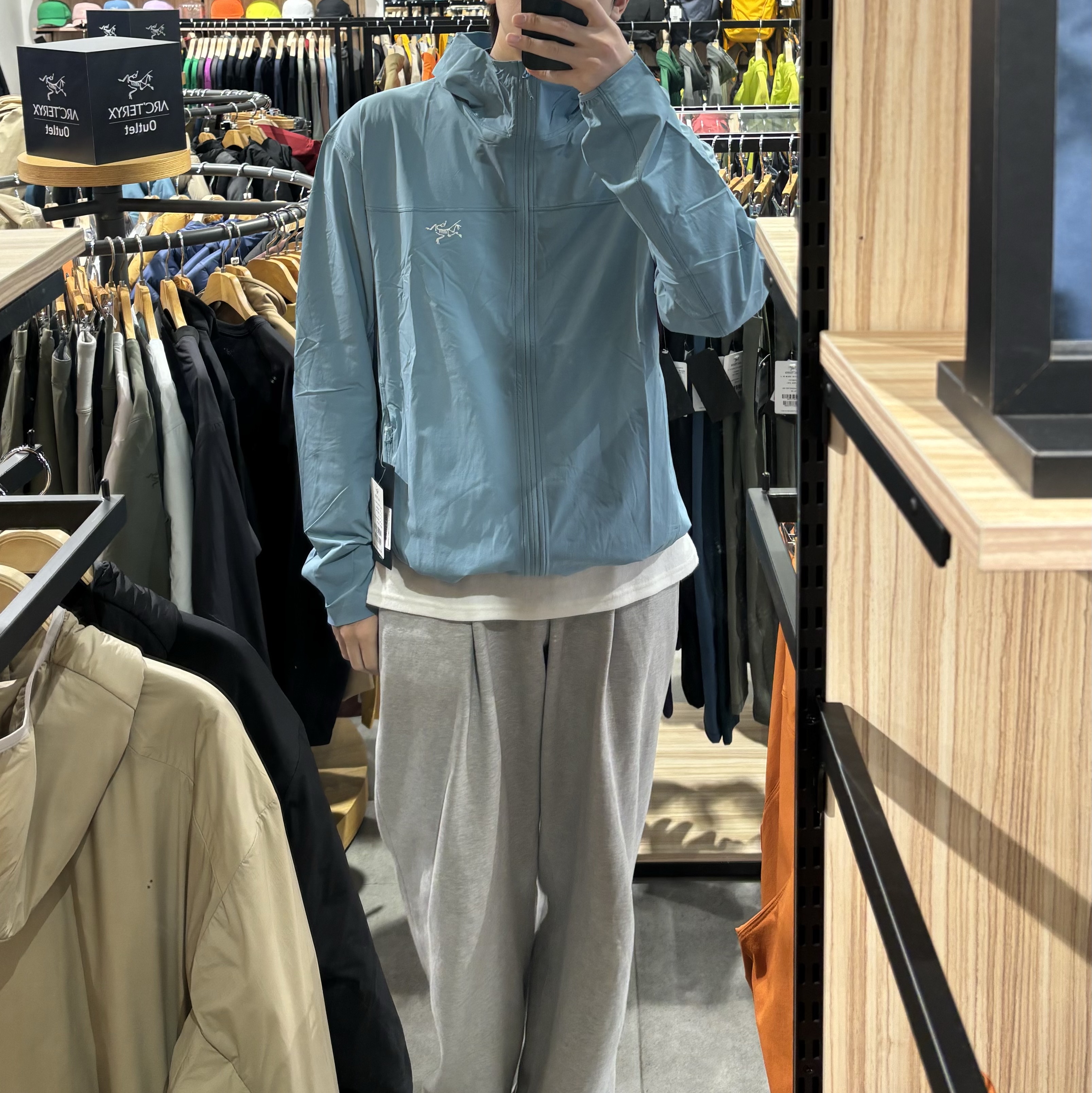 Arc'teryx Gamma Lightweight Hoody Solace 착용 스타일