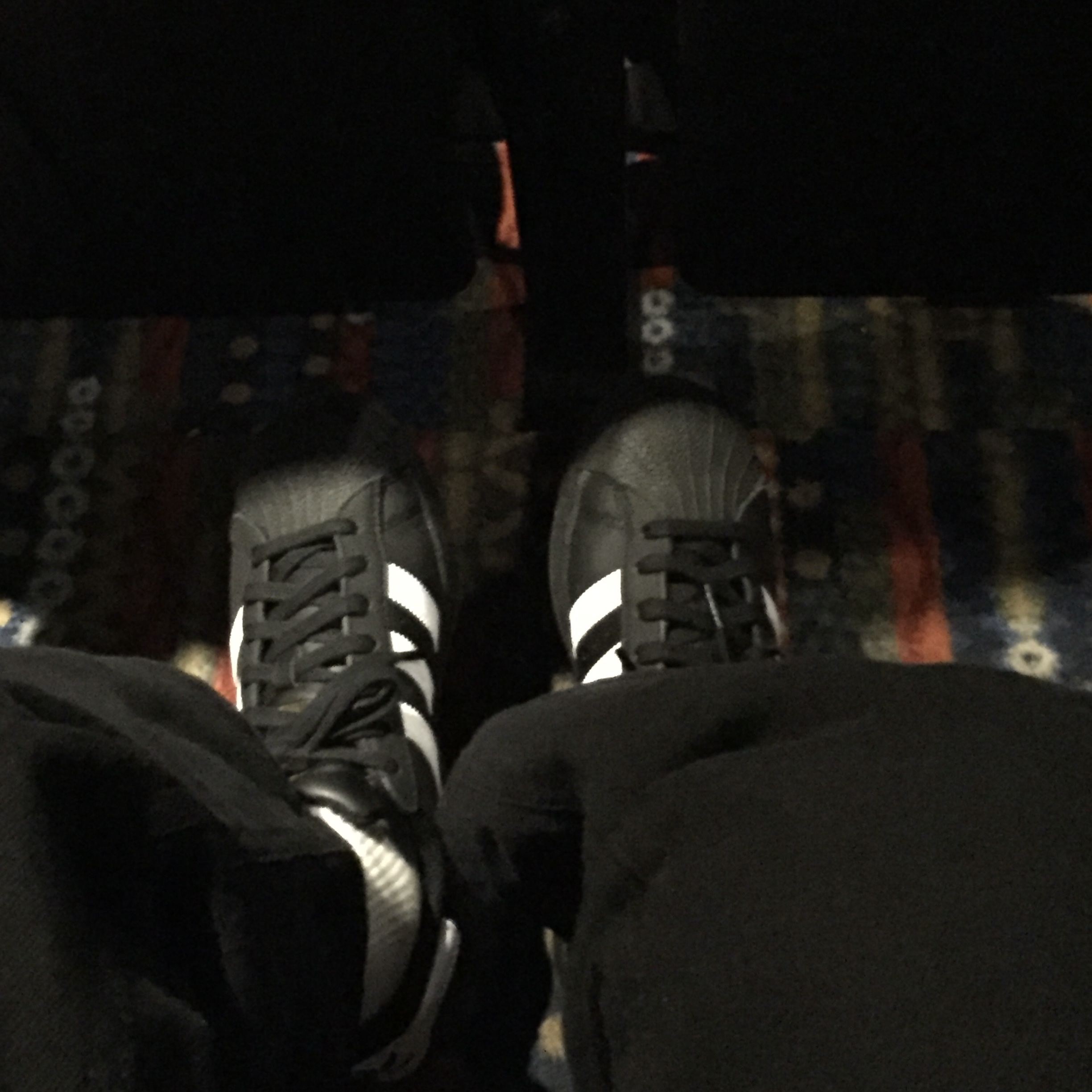 Adidas Superstar Core Black White 착용 스타일