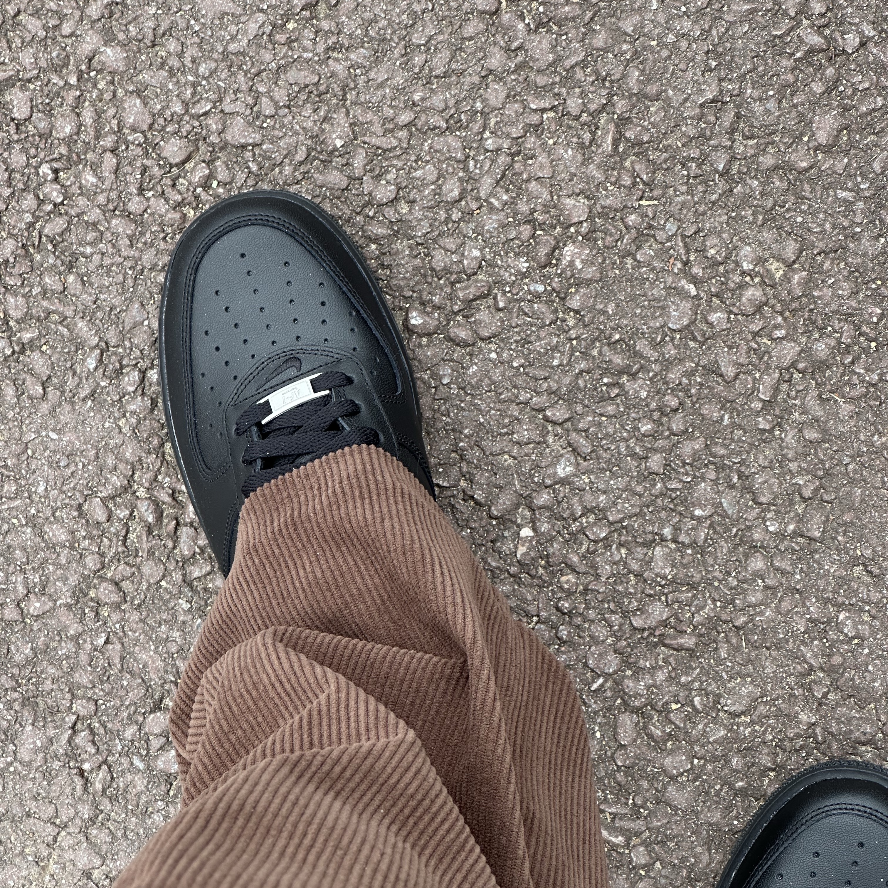 Nike x Supreme Air Force 1 Low Black 착용 스타일 - 2