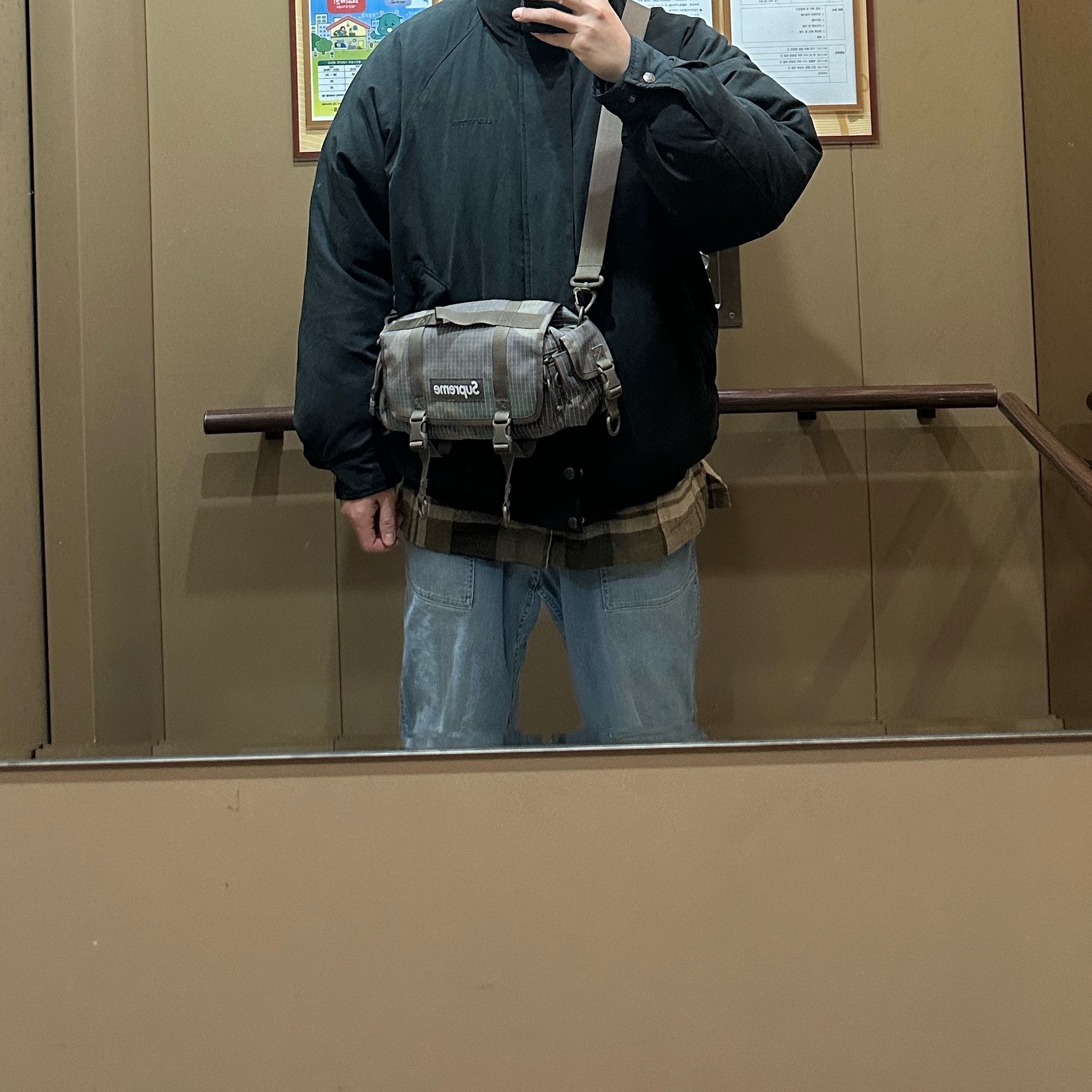 Supreme Reversible Down Puffer Jacket Black - 24SS, Supreme Mini Duffle Bag Woodland Camo - 24SS 착용 스타일