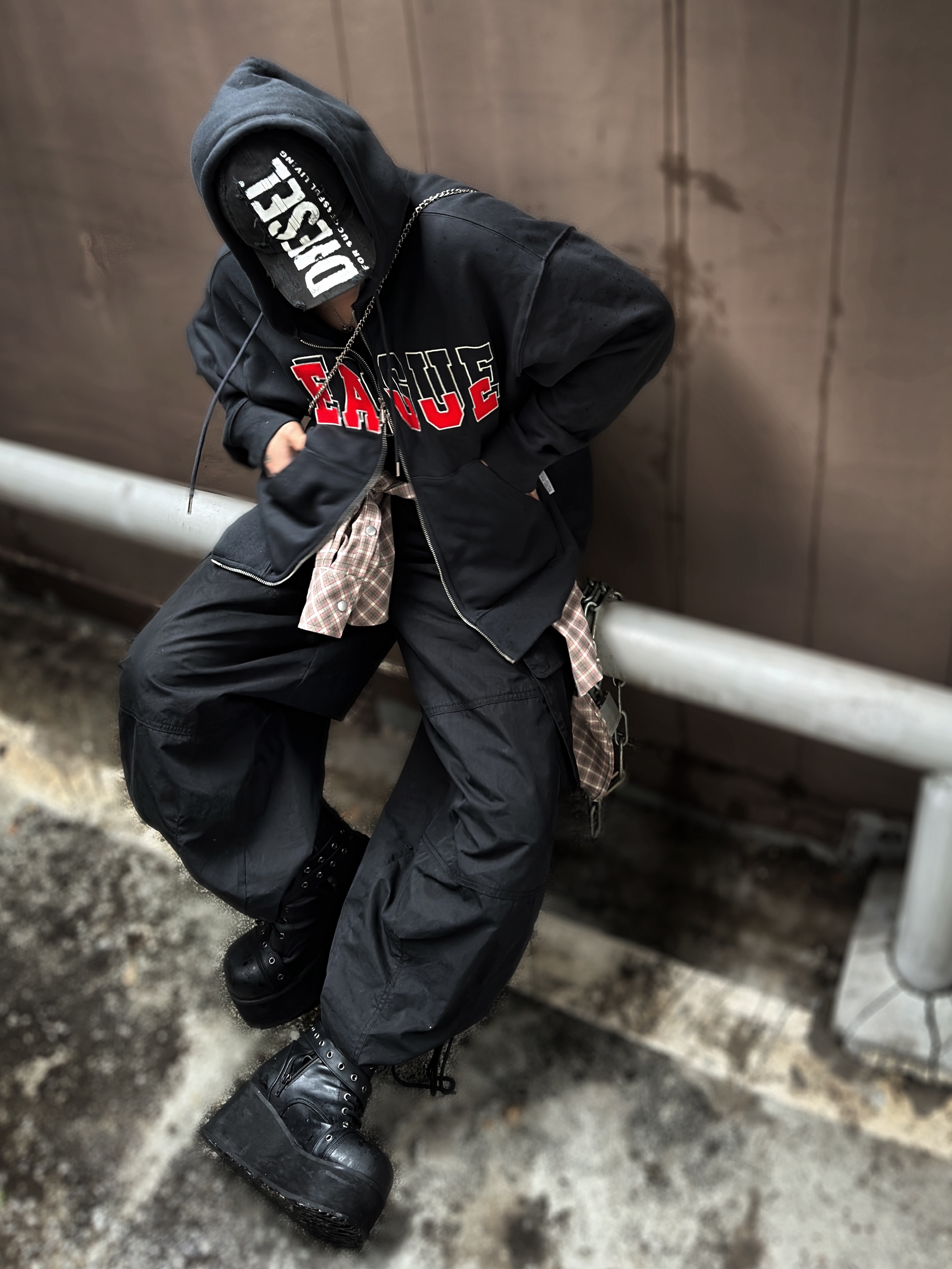 [KREAM 단독] Haleine Carpenter Pocket Check Shirts Peach Fuzz, Diesel C-Ewan Baseball Cap with Diesel Lettering Black 착용 스타일 - 5