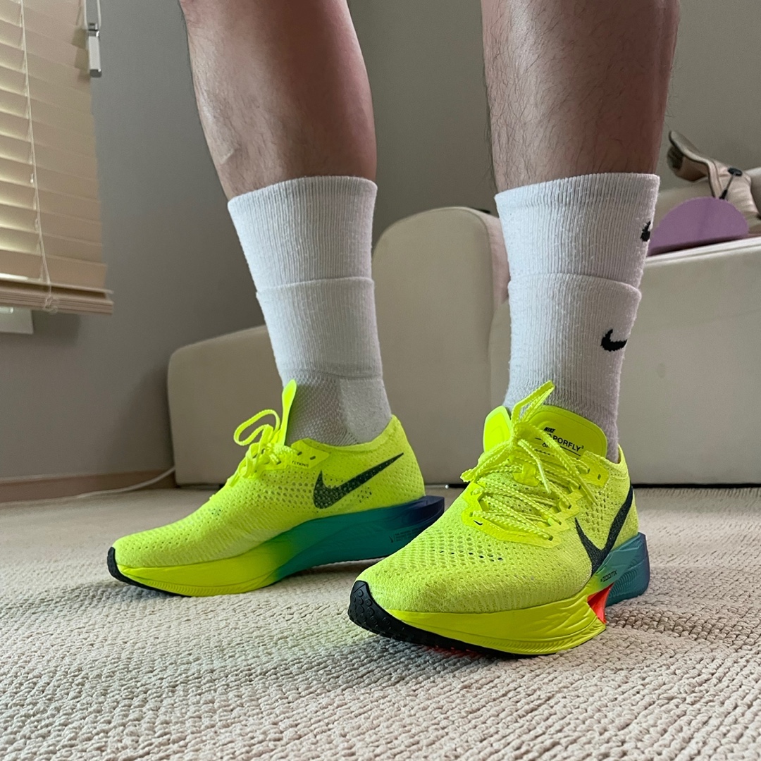 Nike ZoomX Vaporfly Next% 3 Volt Scream Green, (W) Nike Air Zoom Alphafly Next% 2 White Deep Jungle 착용 스타일 - 4