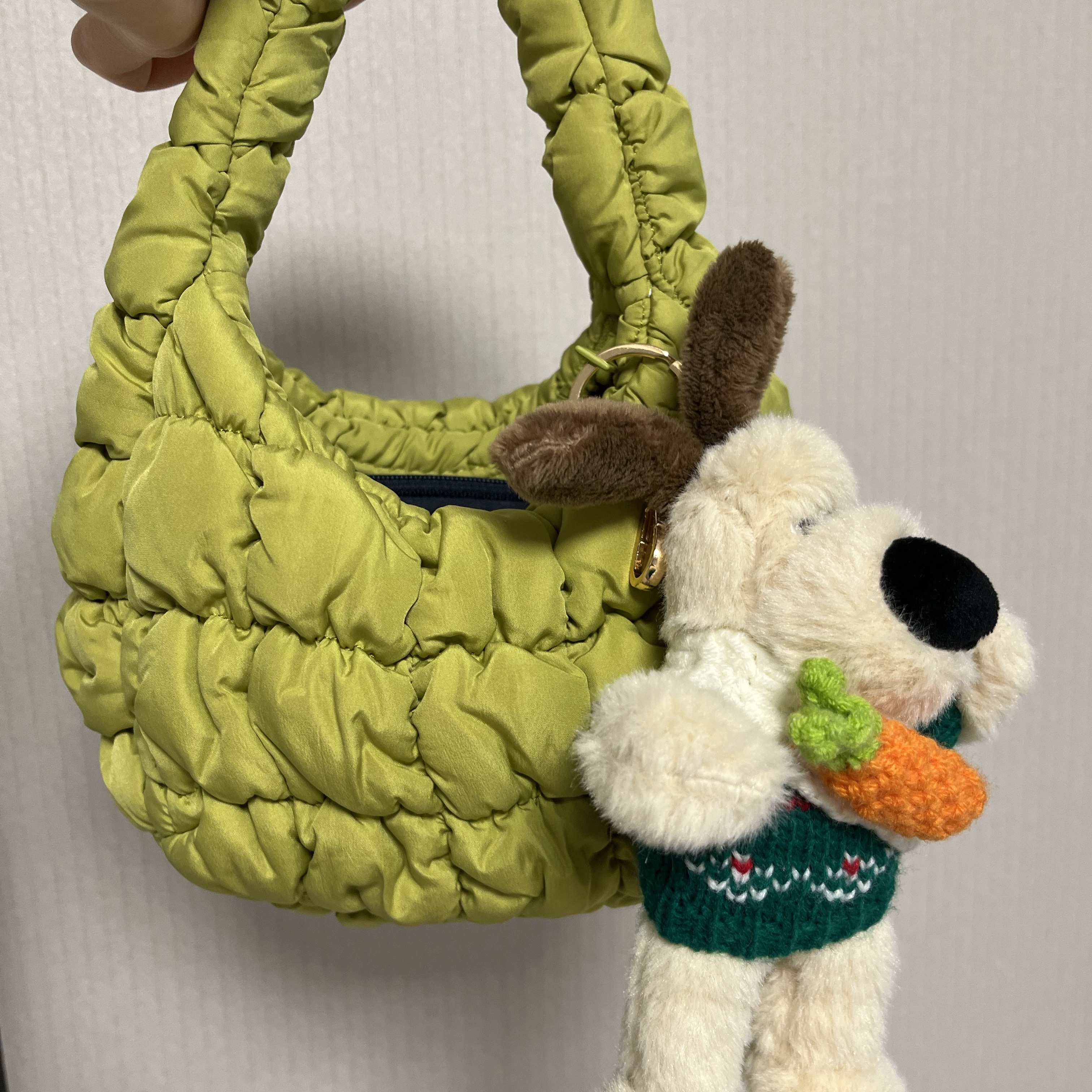 COS Quilted Micro Bag Green 착용 스타일