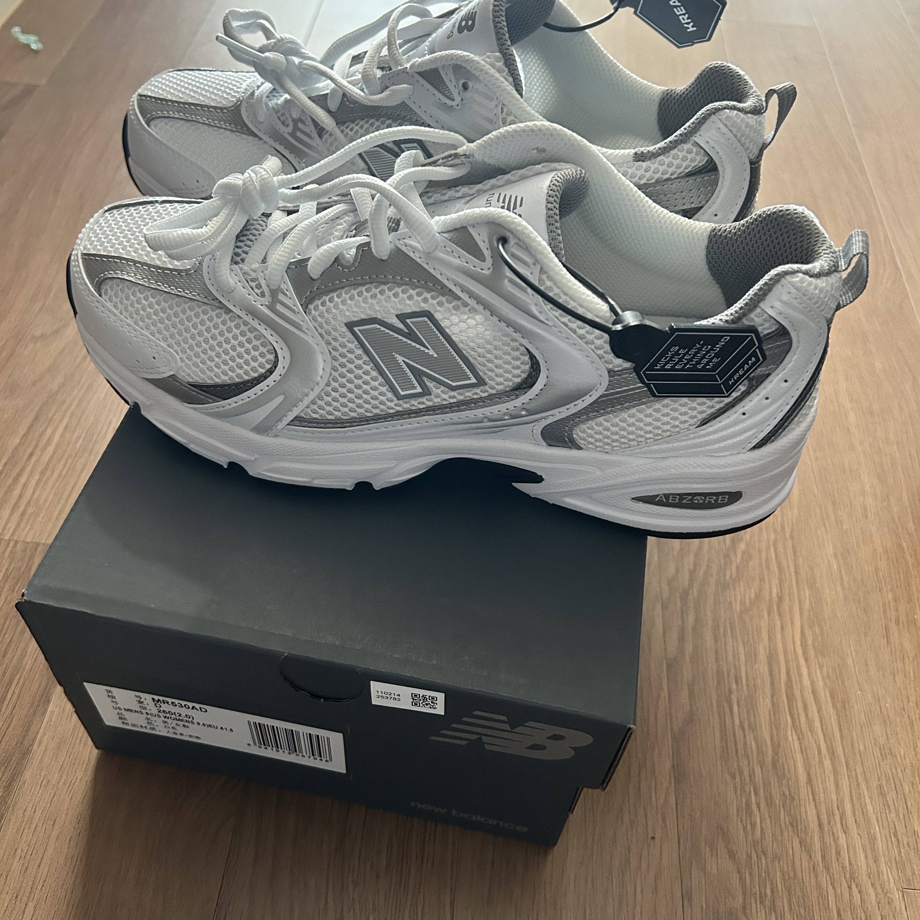 New Balance 530 White Silver 착용 스타일