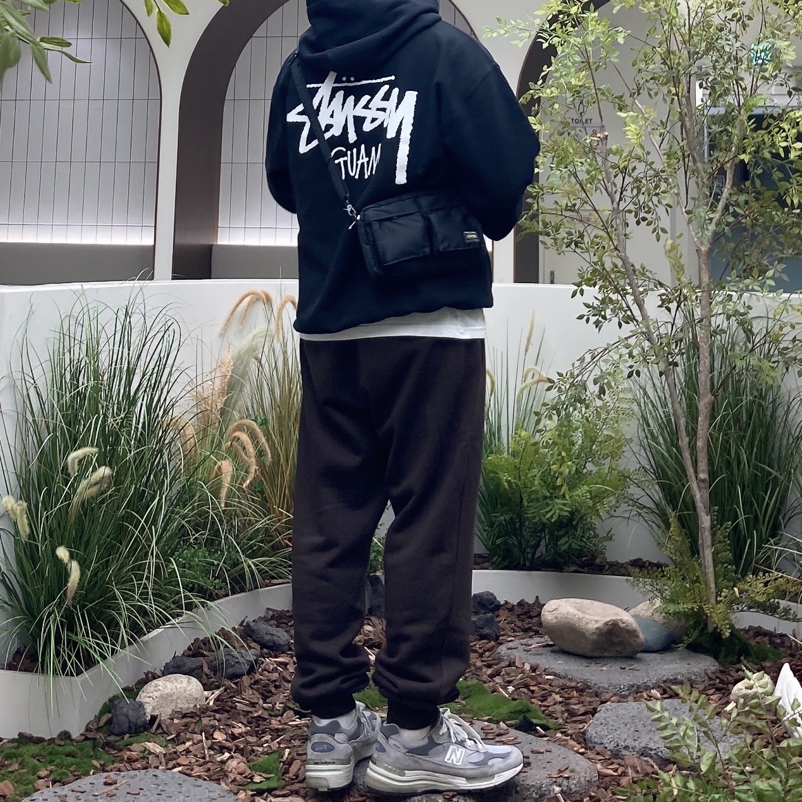 IAB Studio Sweatpants Brown, New Balance 992 Made in USA Grey - D Standard 착용 스타일