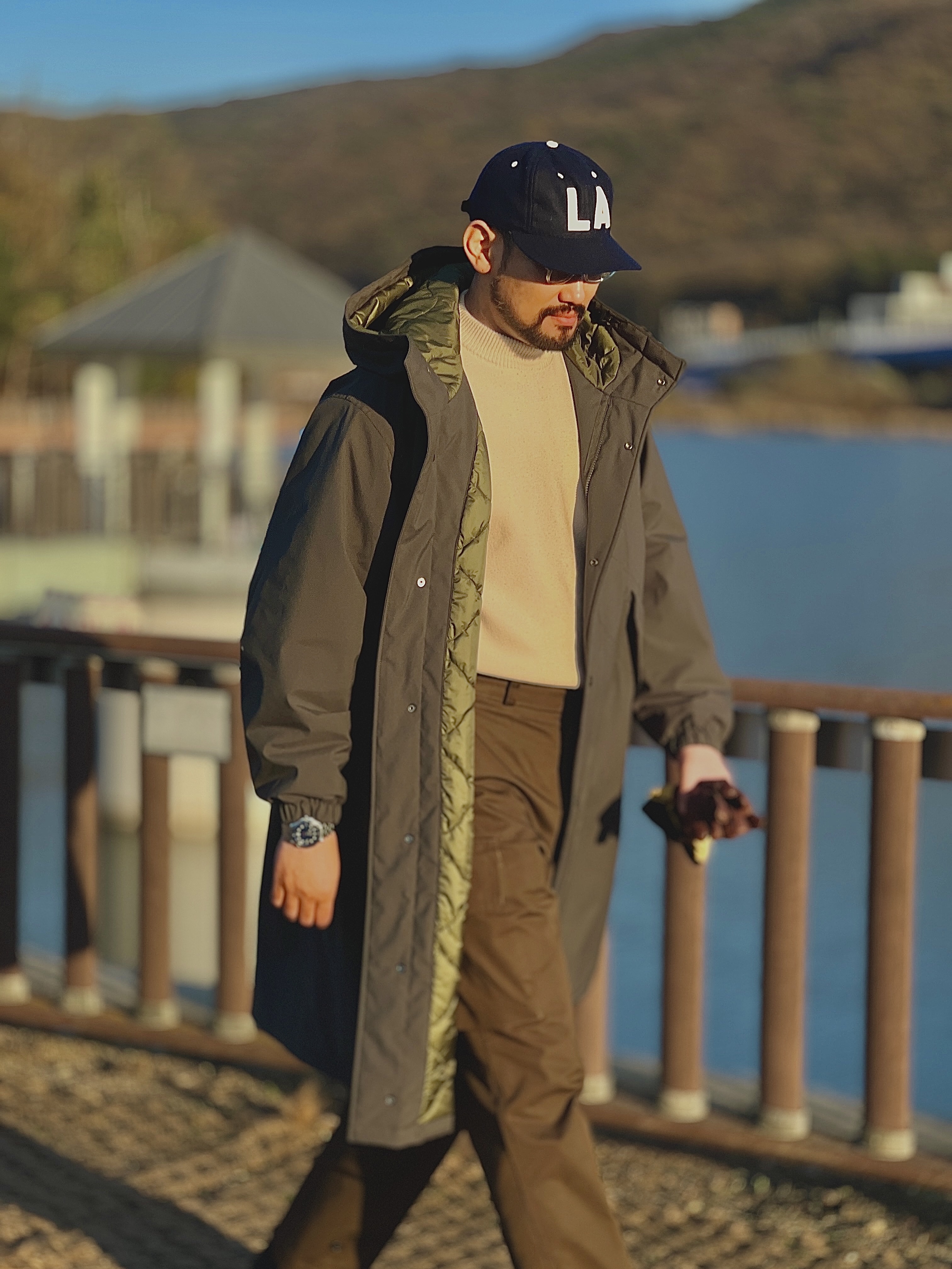 Uniqlo x Engineered Garments Pufftech Hooded Coat Dark Green, Clarks x Beams Wallabee Boots GTX Navy Suede 착용 스타일 - 4