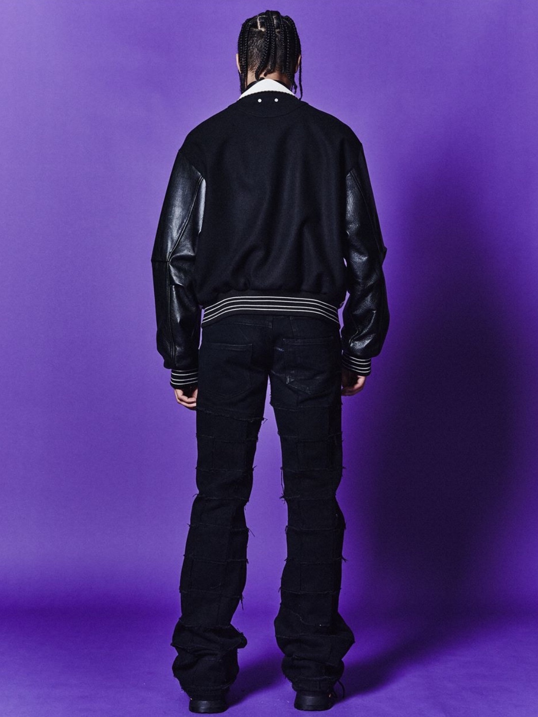 Jacquemus Le Bob Artichaut Bucket Hat Black, Celine Teddy Jacket in Corduroy Black 착용 스타일 - 2