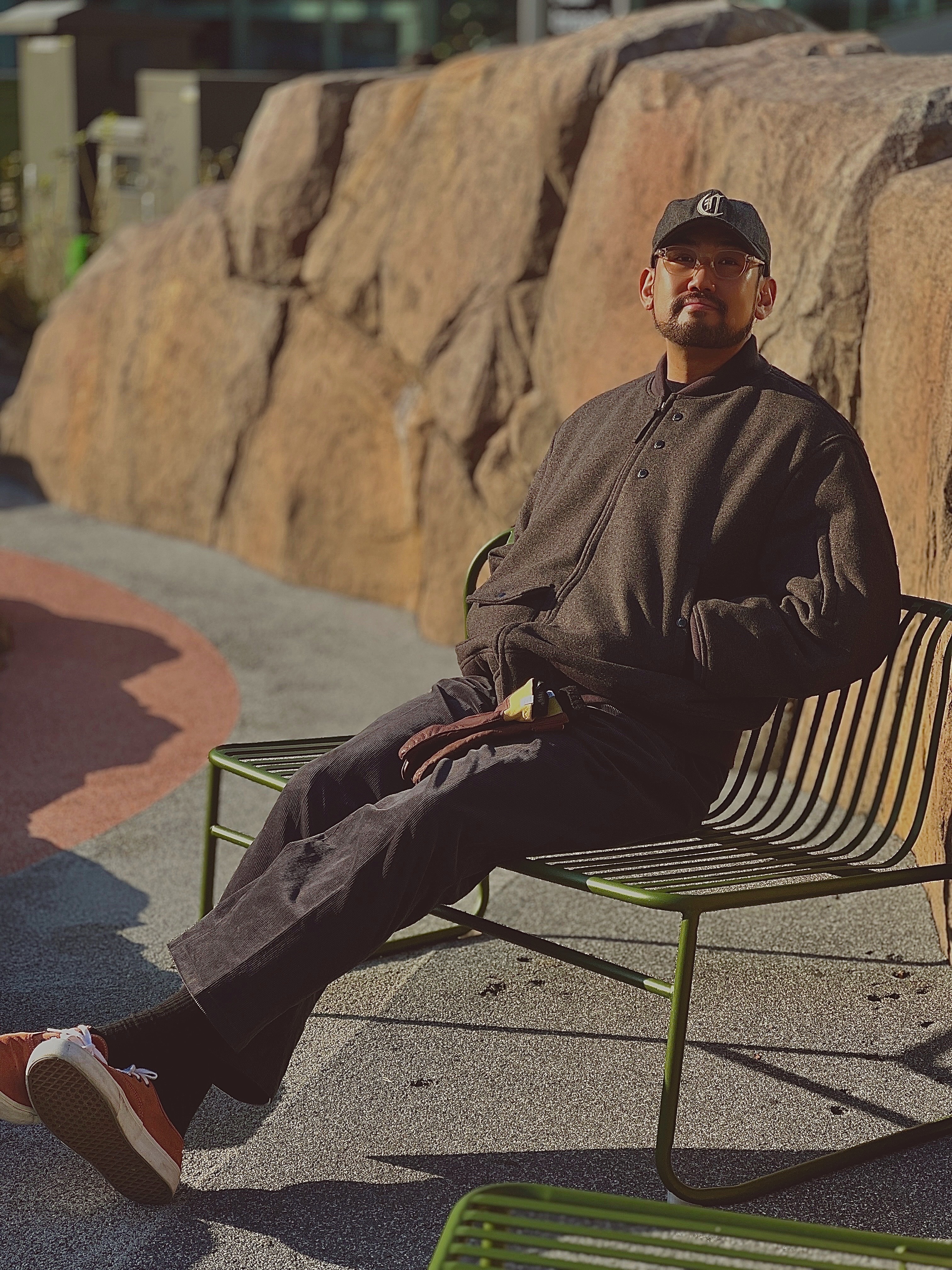 Uniqlo x Engineered Garments Pufftech Short Blouson Dark Gray, Uniqlo x Engineered Garments Pufftech Short Blouson Navy 착용 스타일 - 3