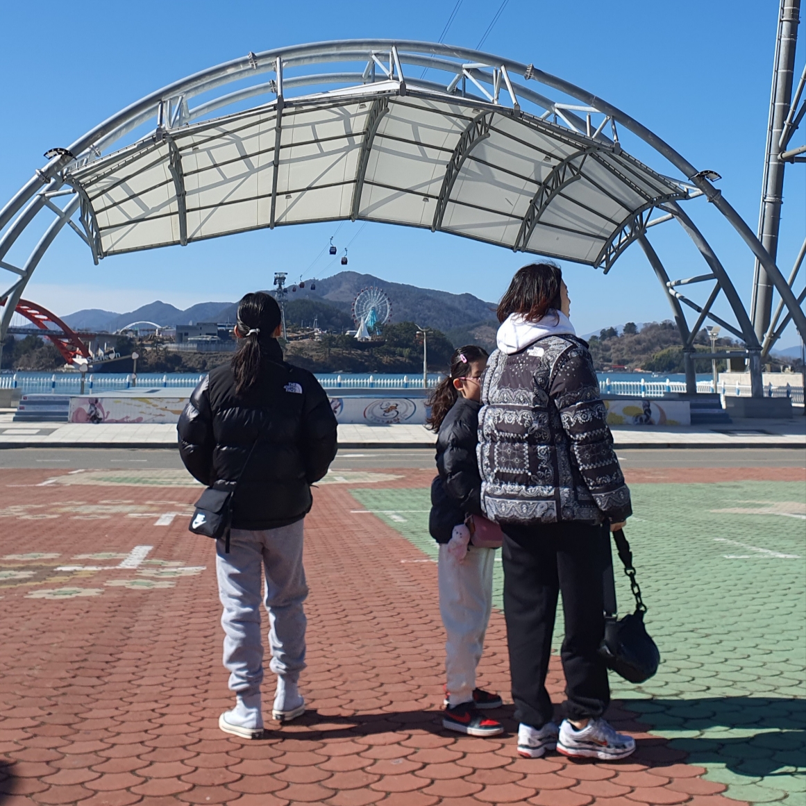 (W) Nike P-6000 Metallic Silver Red, The North Face Novelty Lofty Down Jacket Real Black 착용 스타일 - 2