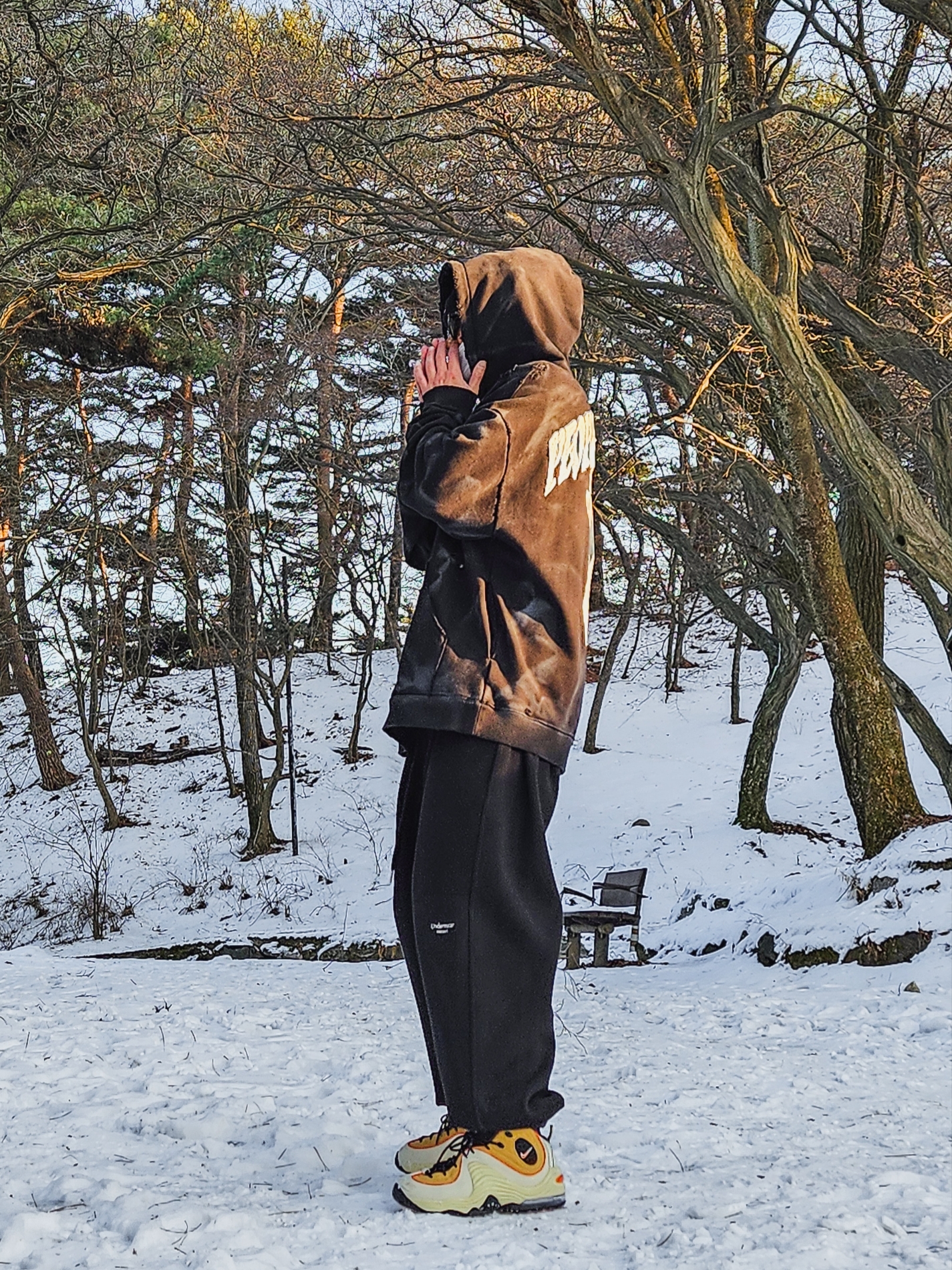 Nike Air Penny II Wheat Gold and Safety Orange, Undermycar Mu.03 Anti Fxxking Logo Play Oversized Sweat Jogger Black 착용 스타일 - 1