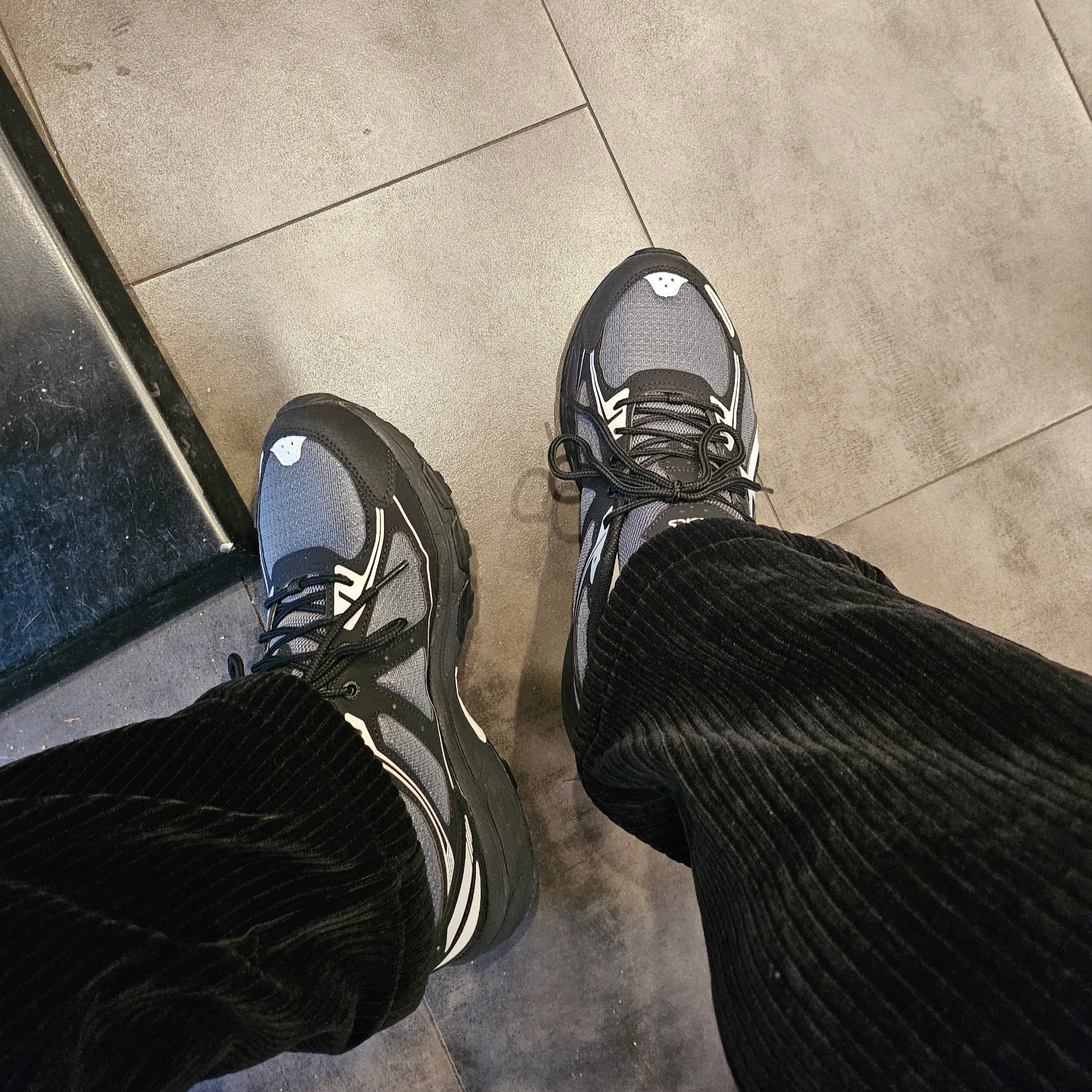 Asics Gel-Venture 6 Carrier Grey 착용 스타일