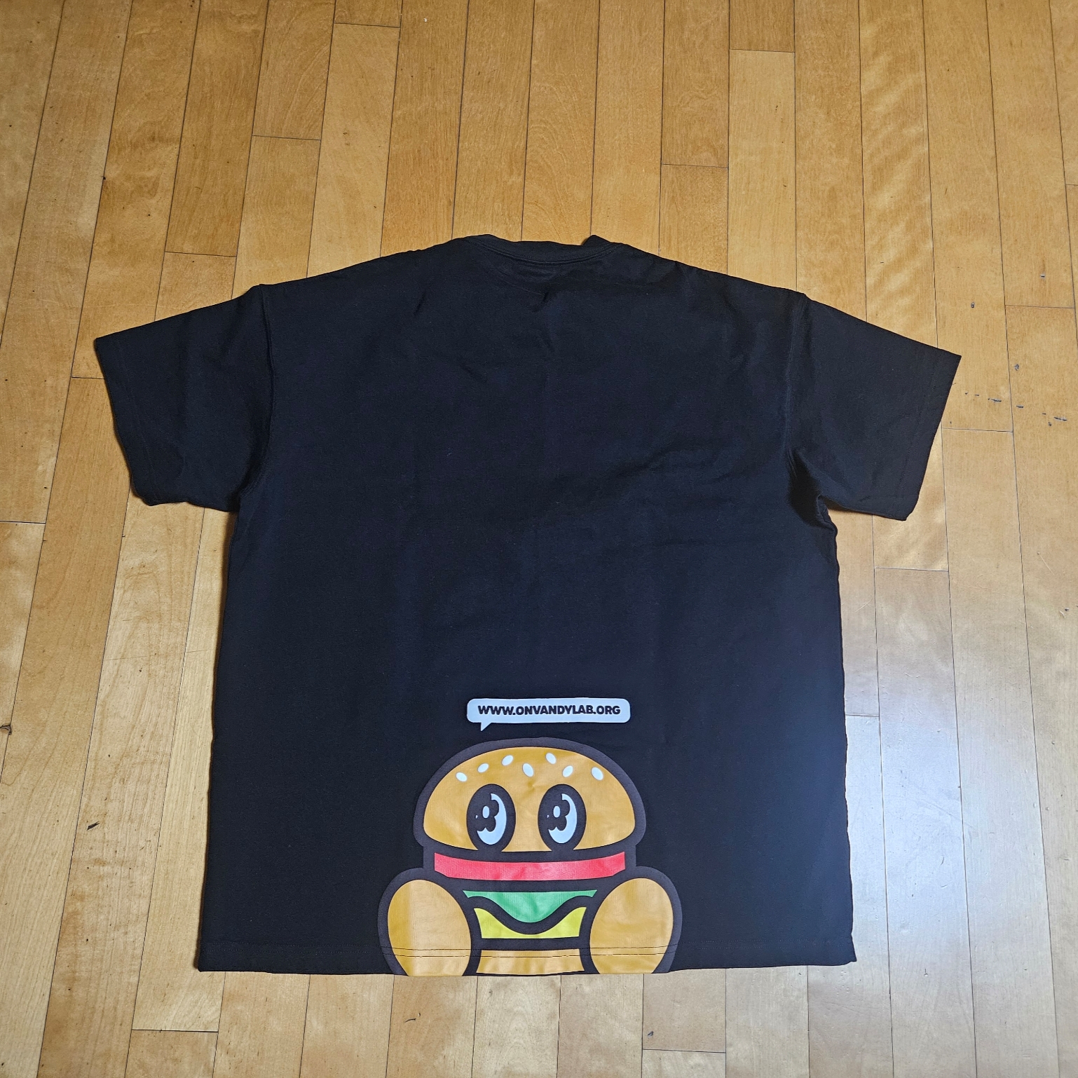Vandy The Pink VandyTheBurger Text T-Shirt Black 착용 스타일