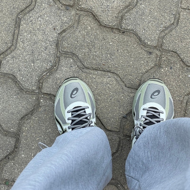 Asics Jog 100 S Sheet Rock - 2E Wide 착용 스타일 - 2