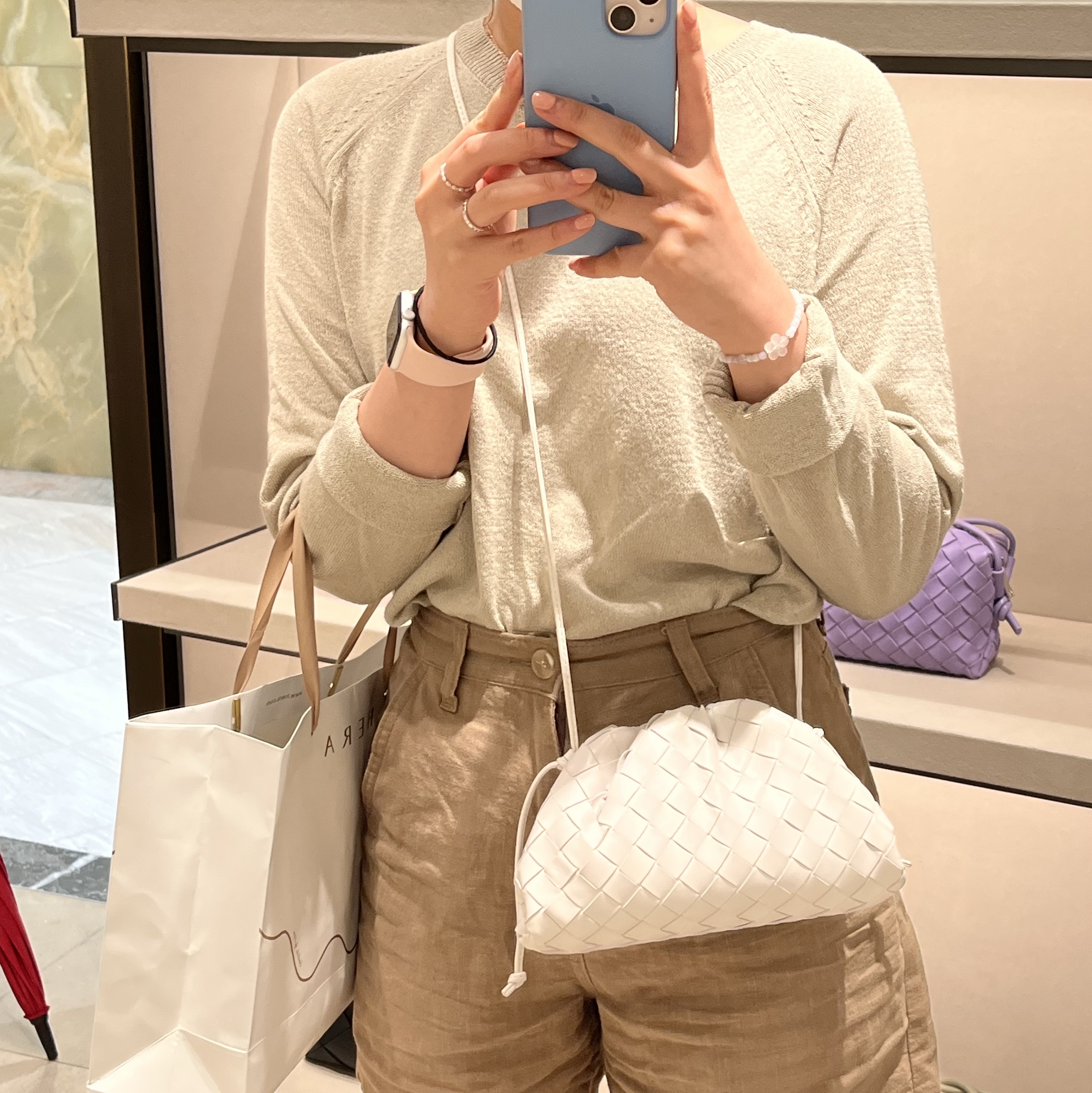 Bottega Veneta Mini Pouch Plaster 착용 스타일 - 2